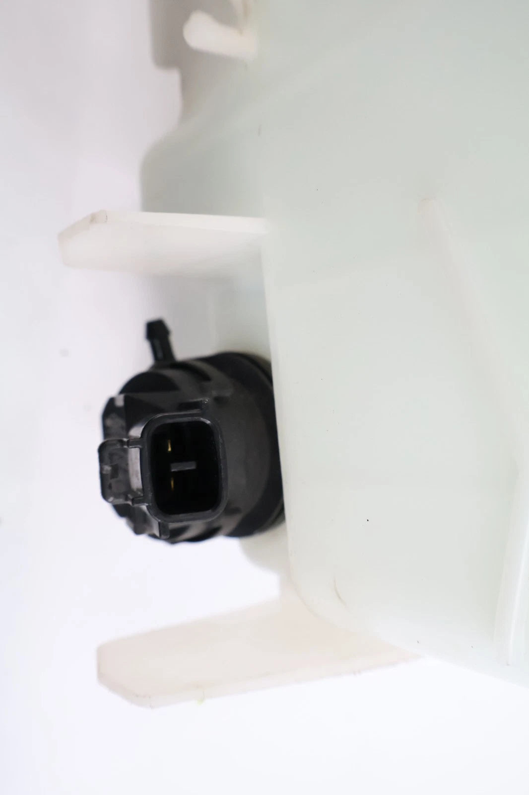 2004-2020 TOYOTA SIENNA WINDSHIELD WASHER FLUID RESERVOIR WITH PUMP 060851-096