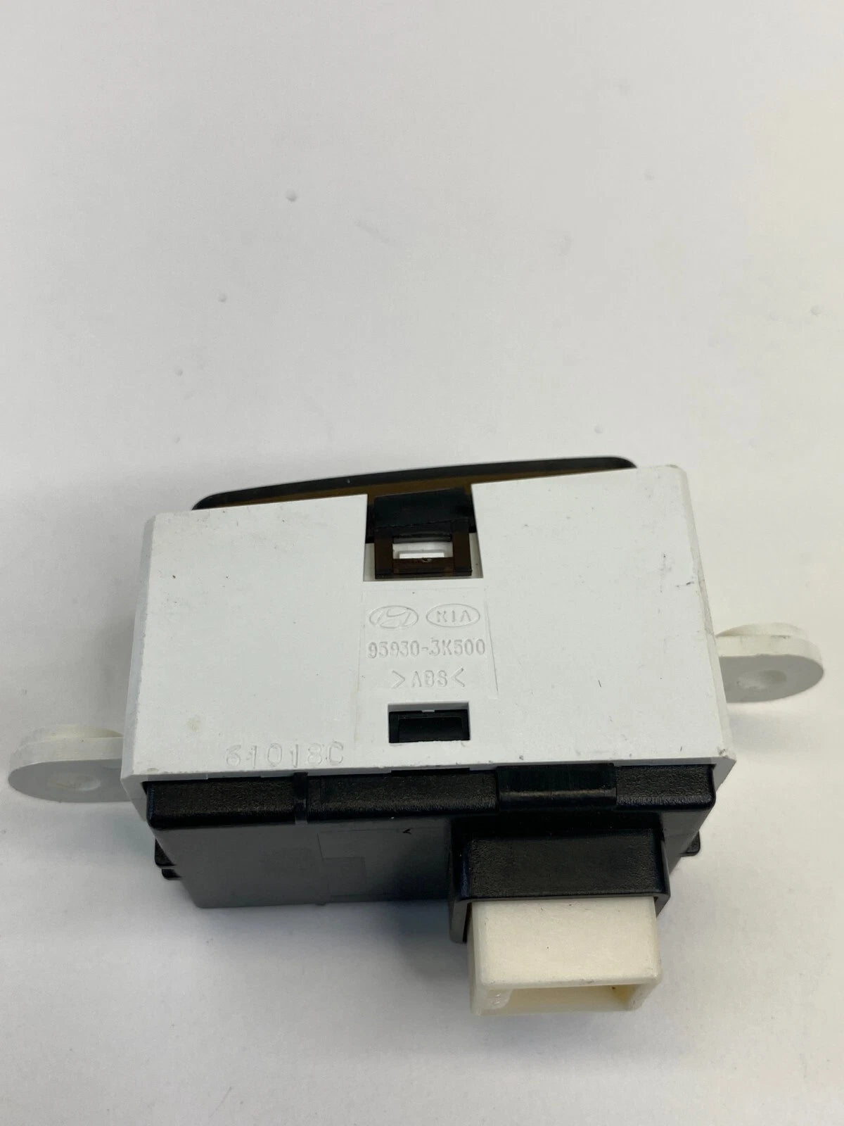 2006 2007 HYUNDAI SONATA DASH PASSENGER SEAT BELT REMINDER LIGHT 95930-3K500 OEM