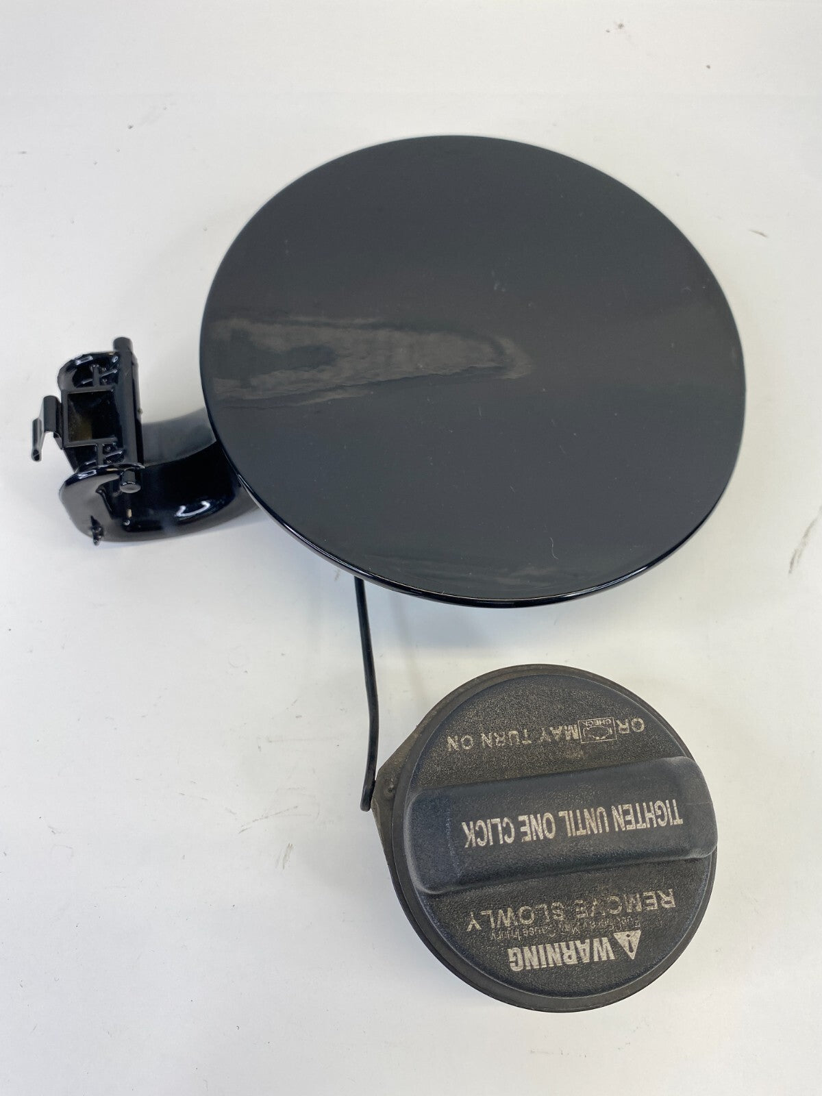 2011 12 13 14 2015 Kia Sorento Fuel Filler Door Gas Lid Cover w/ Cap OEM