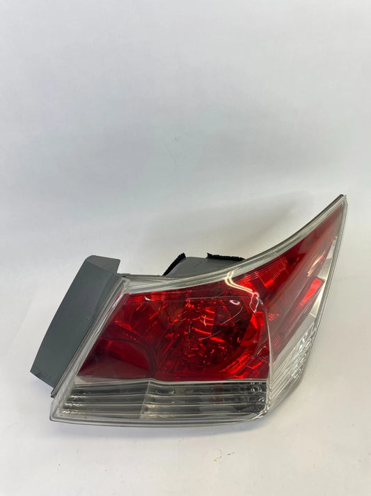 2008-2012 HONDA ACCORD SEDAN RIGHT PASSENGER TAIL LIGHT TAILLIGHT TAIL LAMP OEM