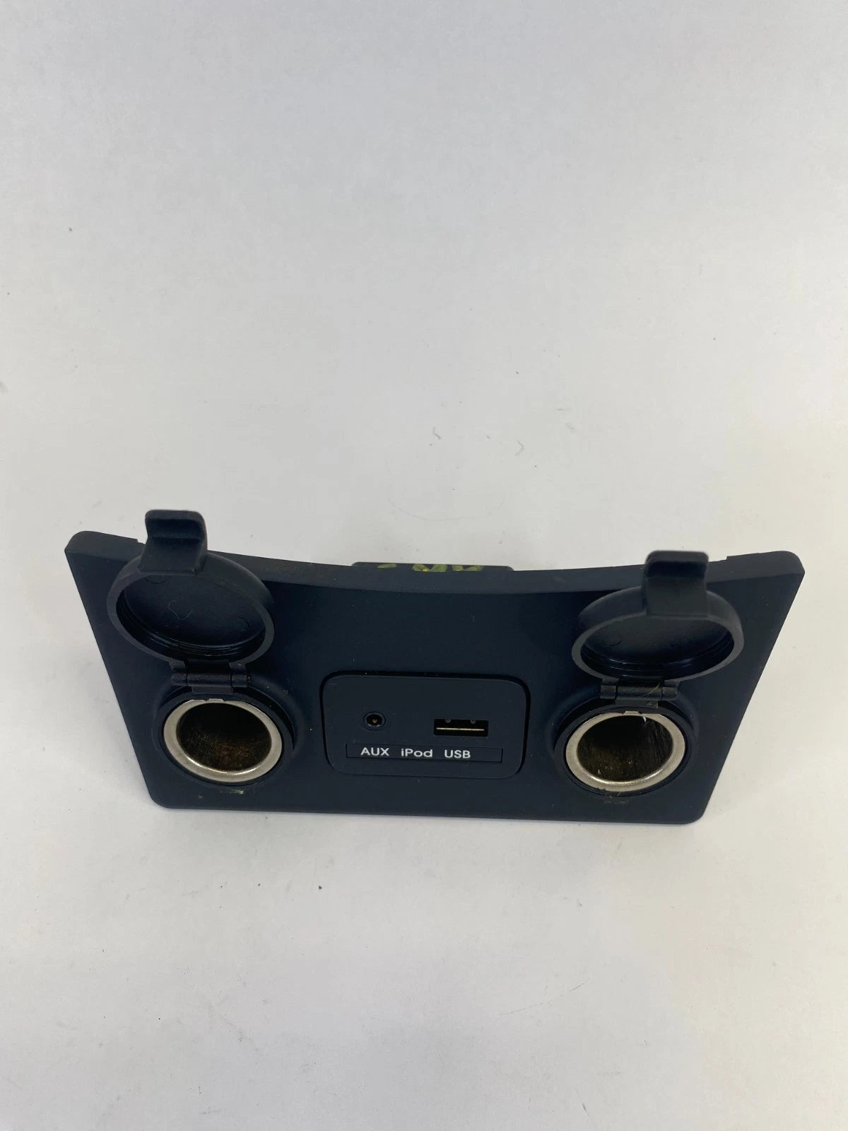 2010-2013 KIA FORTE CONSOLE POWER AUX USB IPOD MEDIA PORT ASSY 84620-1M090 OEM