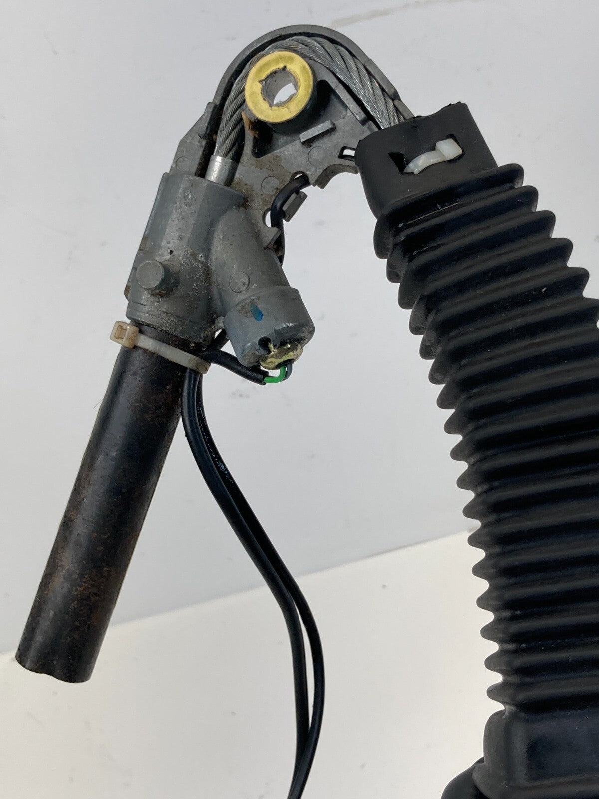 2003 2004 Jaguar S-type Front Right Side Seat Belt Buckle Pretensioner 33026186