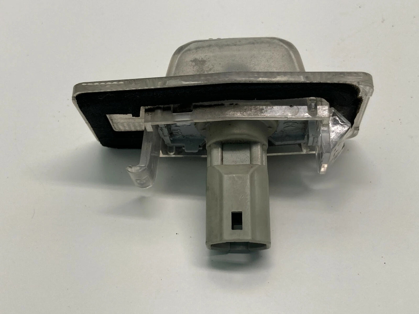 04 05 06 MAZDA MPV REAR TAIL GATE LID LICENSE PLATE LIGHT LAMP ASSEMBLY E110384