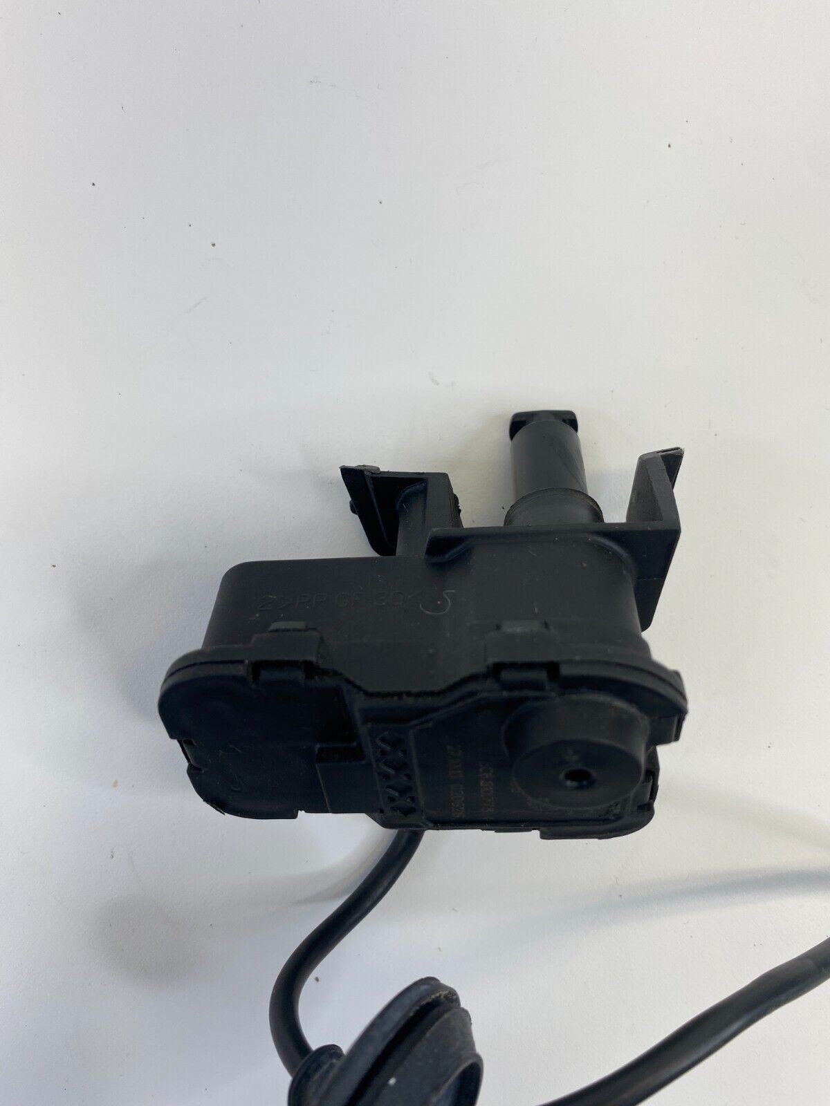 11-18 Volkswagen Jetta Sedan Fuel Tank Filler Door Lock Actuator 5C6810773 OEM