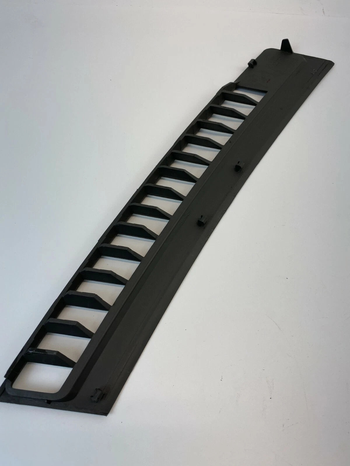 2005-2007 JEEP GRAND CHEROKEE UPPER LEFT DASH DEFROST GARNISH VENT COVER TRIM