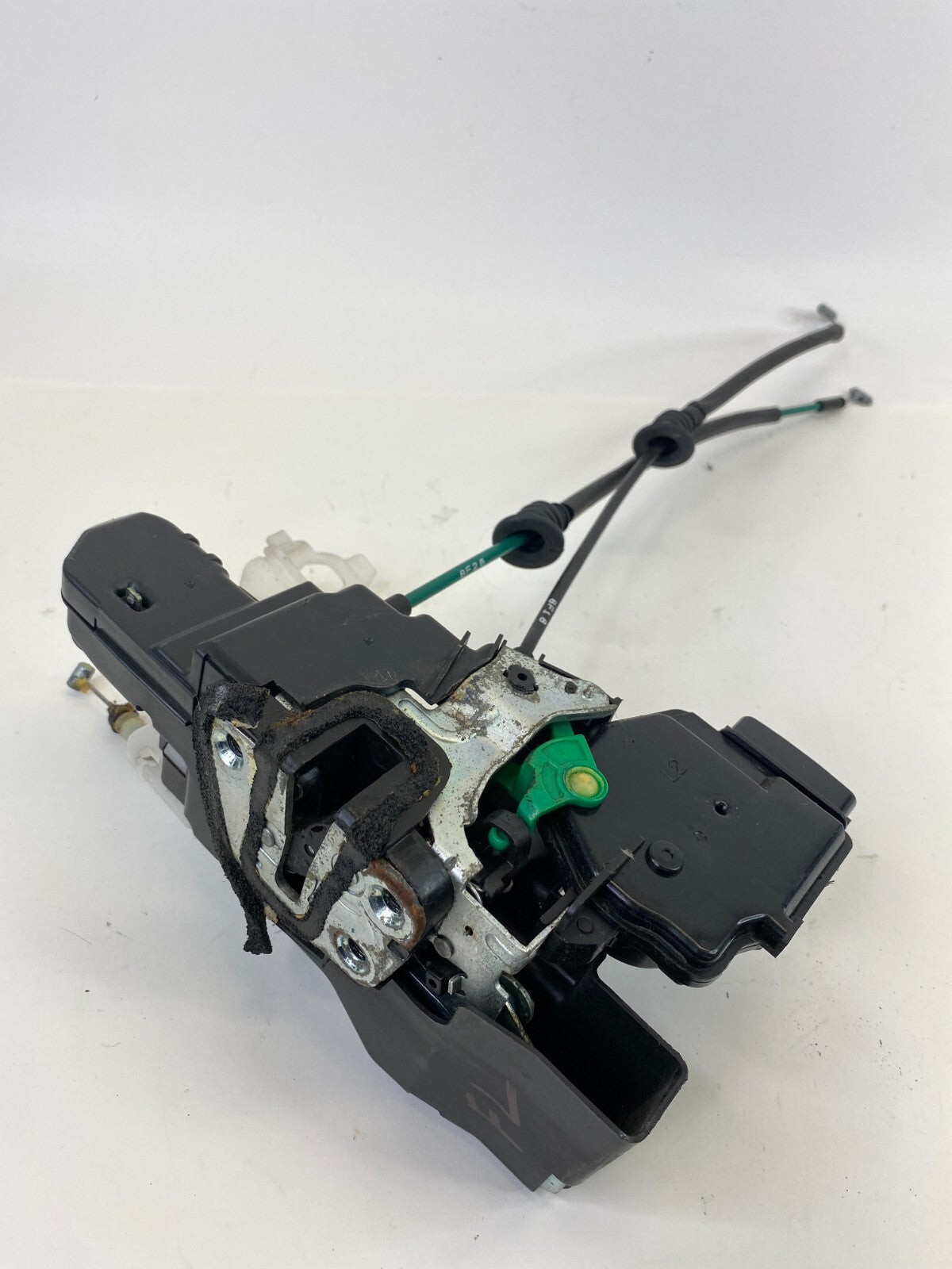 2009 Kia Borrego SPORT UTILITY 4-DR Front Left Side Door Lock Latch Actuator OEM