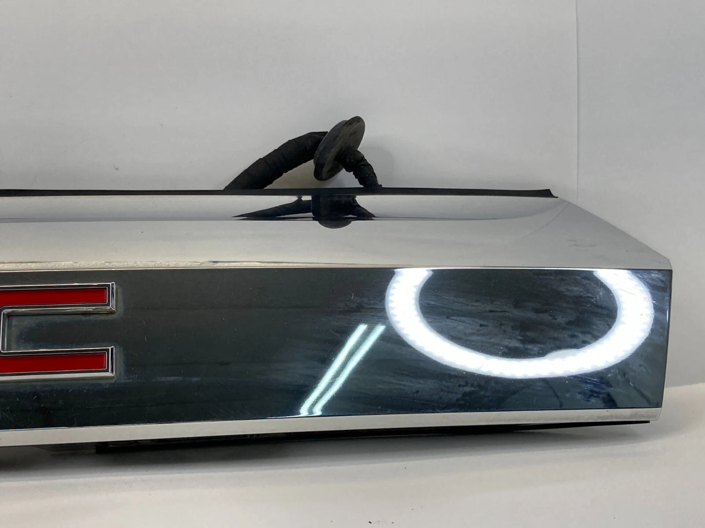 2010-2015 GMC TERRAIN TRUNK LID GARNISH LICENSE PLATE BEZEL MOLDING W/ CAMERA