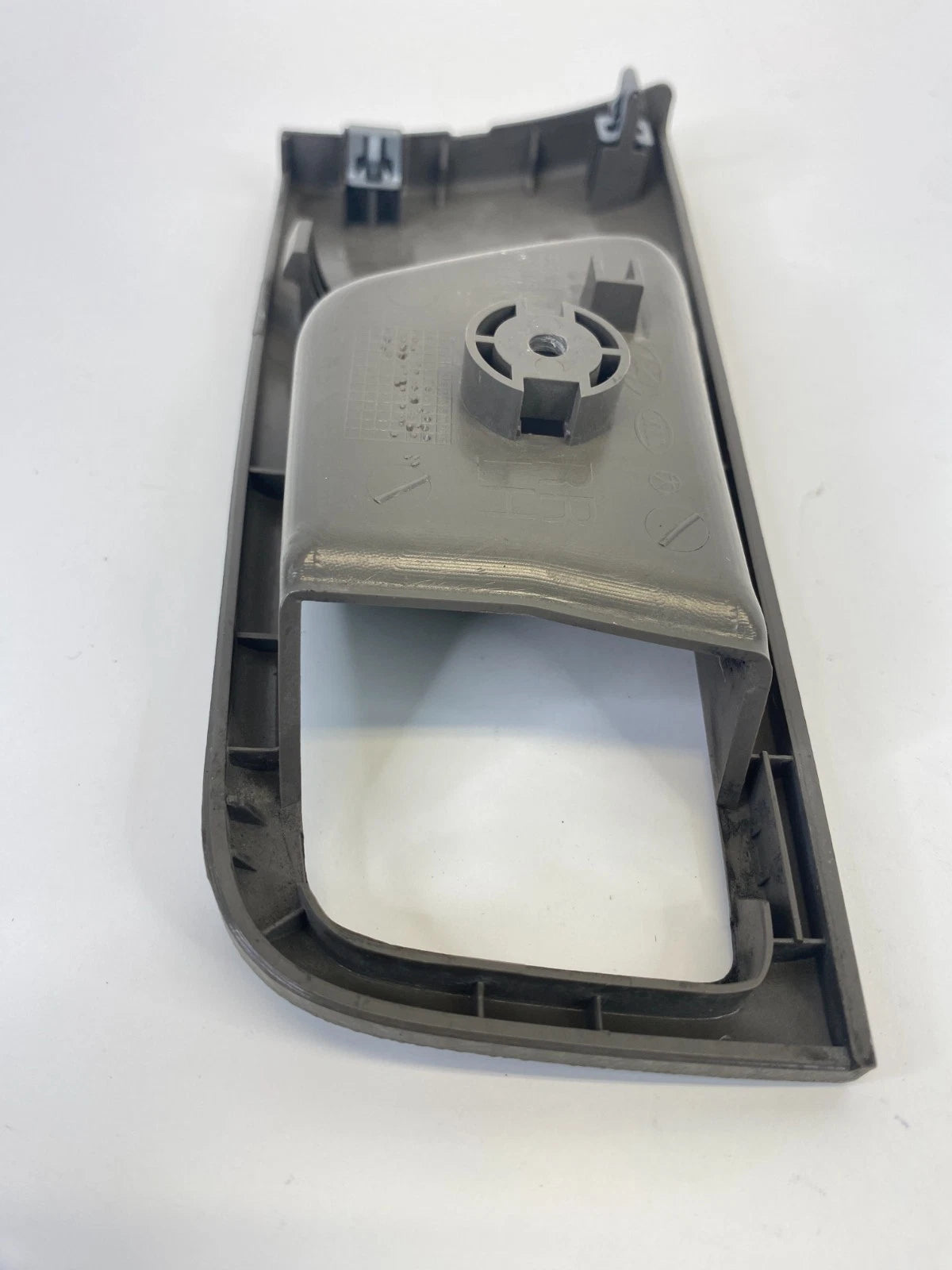 2005-2010 KIA SPORTAGE REAR LEFT INSIDE DOOR HANDLE TRIM BEZEL 83611-1F000