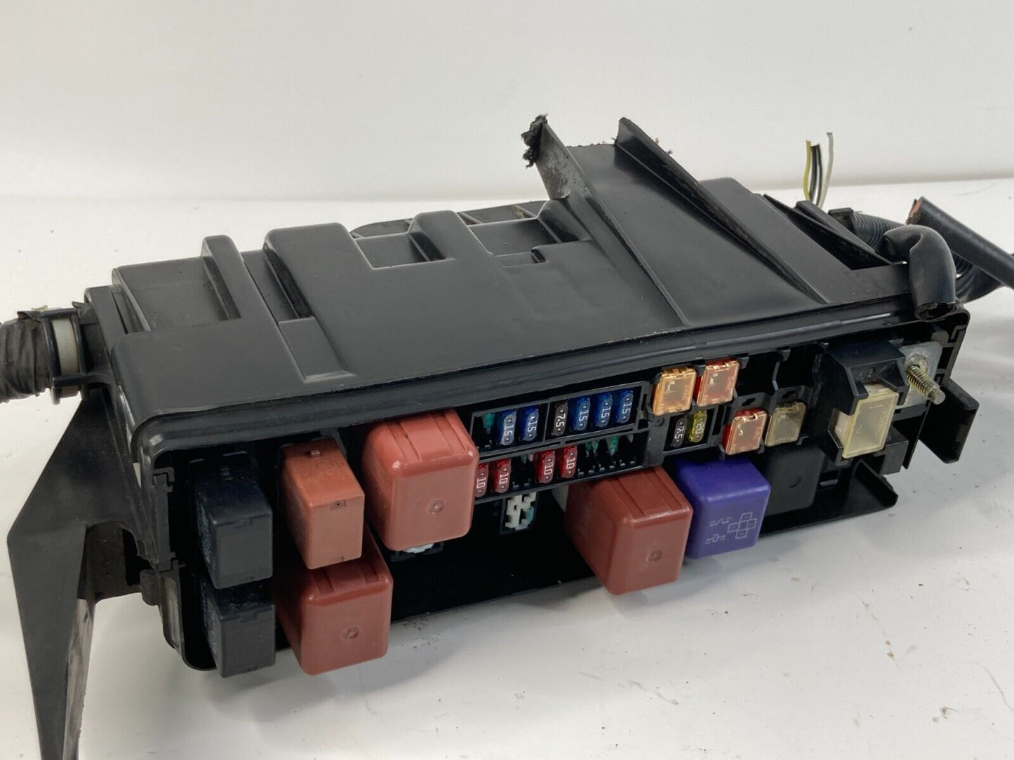 2000 2001 2002 Toyota Tundra 4.7L Engine Fuse Relay Box Block Compartment OEM