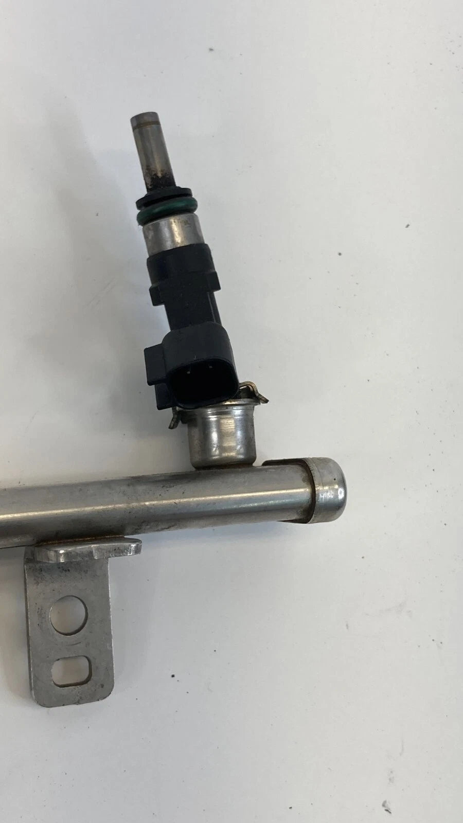 2013-2016 DODGE DART 1.4L L4 FUEL INJECTION RAIL & INJECTOR ASSY 04627177AB OEM