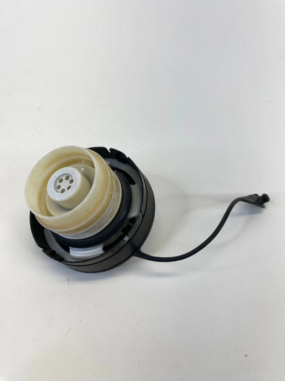 01 02 03 04 05 LEXUS GS300 GS430 LX470 FUEL FILLER GAS TANK COVER CAP OEM