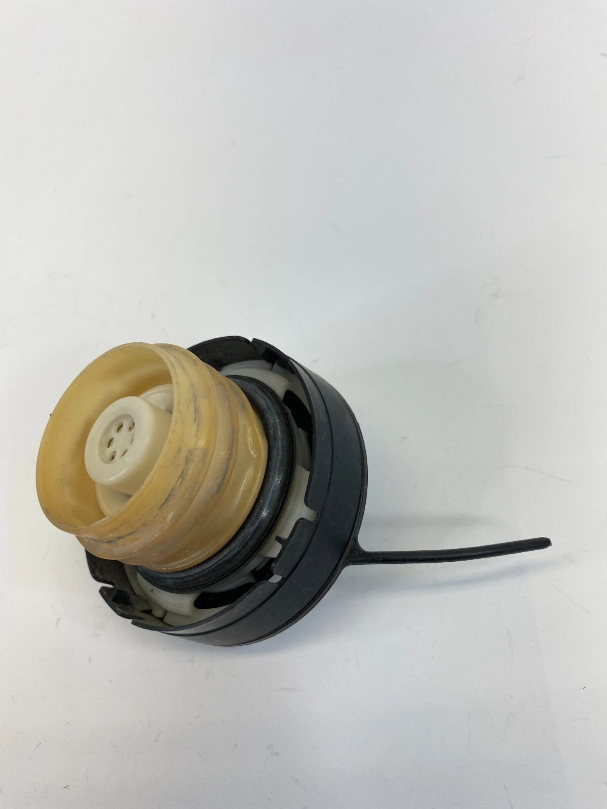 2000 2001 2002 2003 2004 2005 TOYOTA CELICA FUEL FILLER GAS TANK LID COVER CAP