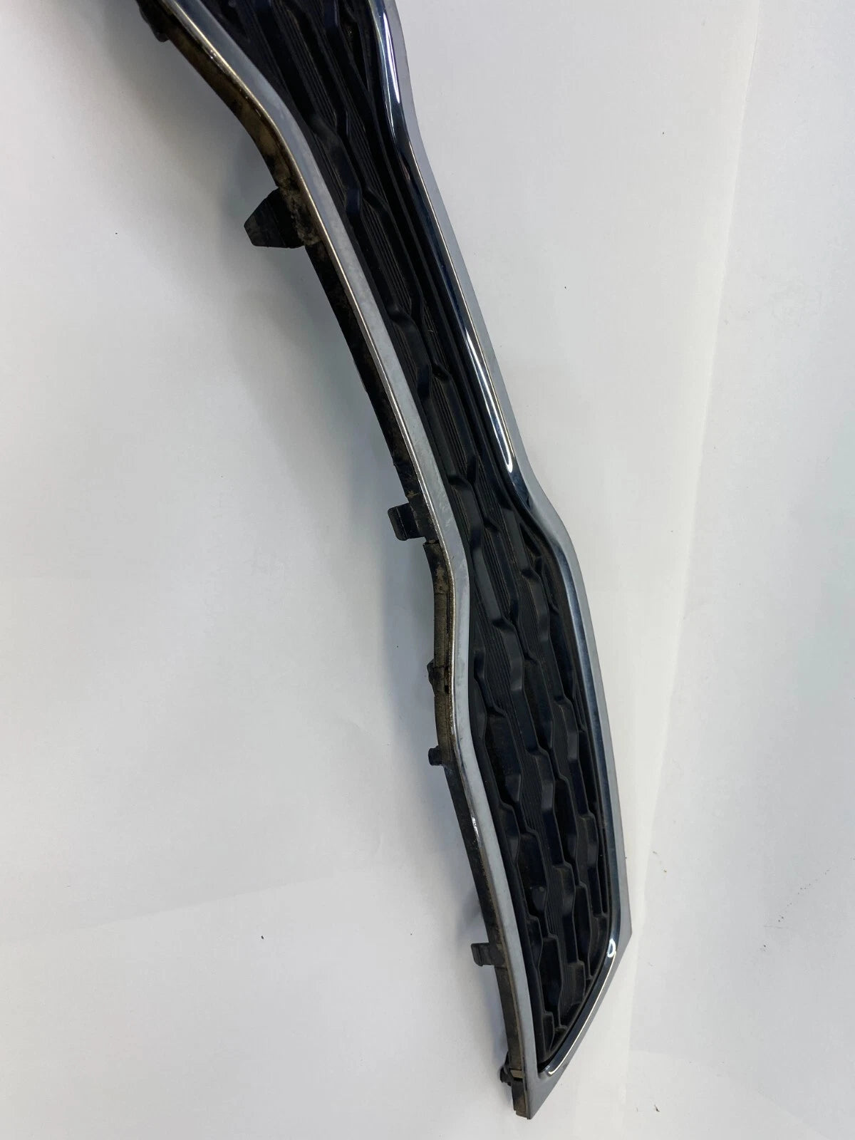 2012-2015 KIA RIO FRONT BUMPER CENTER UPPER GRILL GRILLE W/ SURROUND CHROME OEM