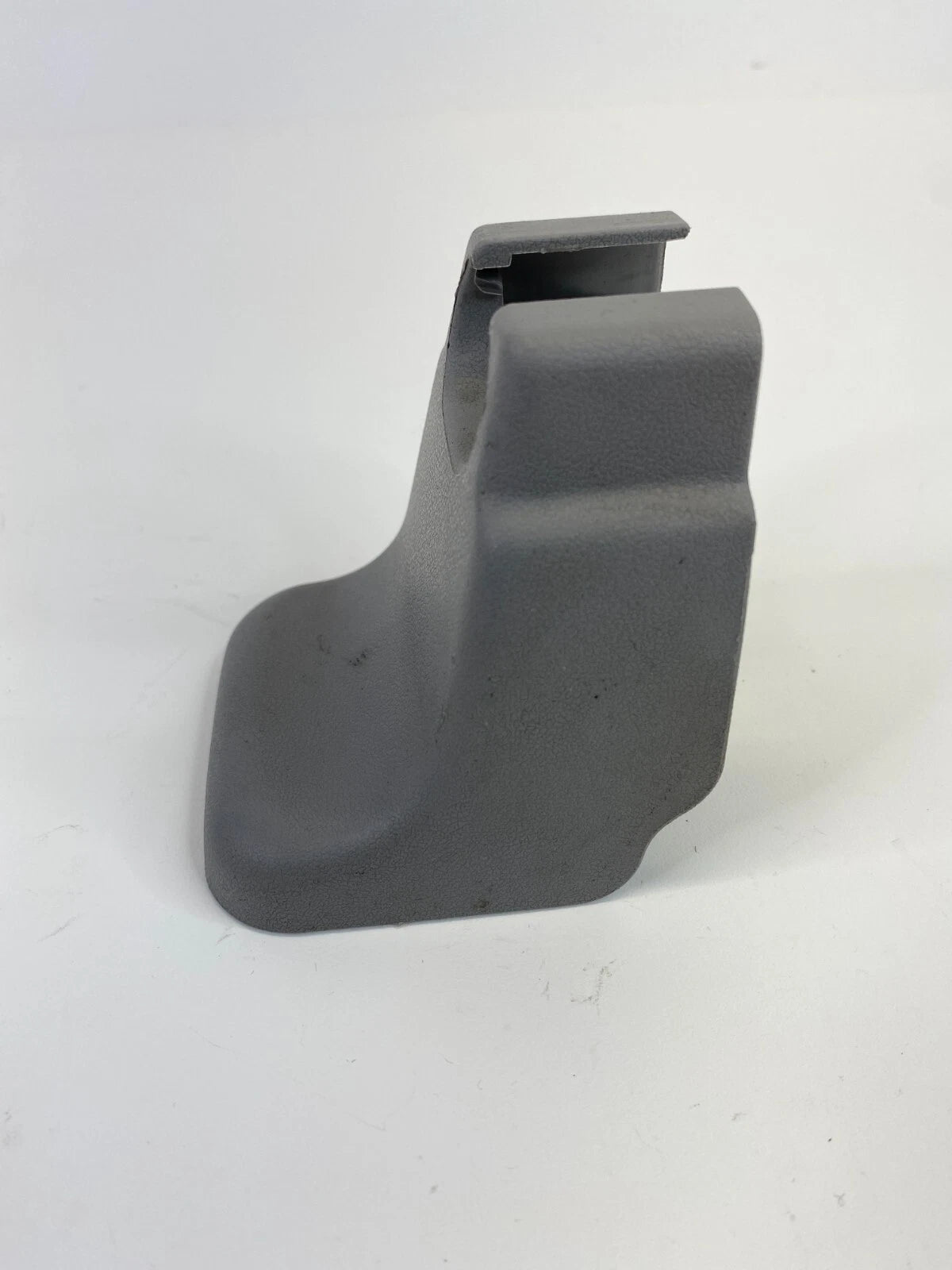 2005-2010 TOYOTA SIENNA FRONT RIGHT SEAT TRACK END CAP COVER 72157-AE030 OEM