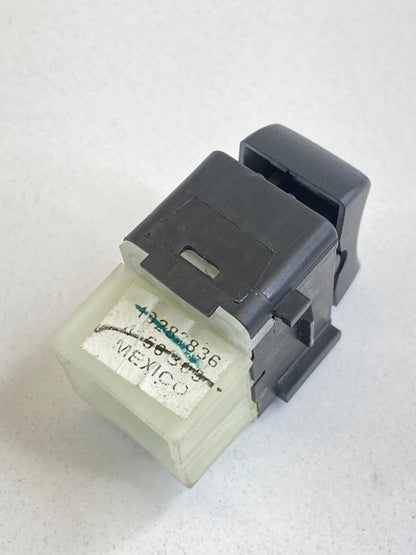 2000-2005 CHEVROLET IMPALA REAR RIGHT SIDE DOOR WINDOW CONTROL SWITCH 19283836