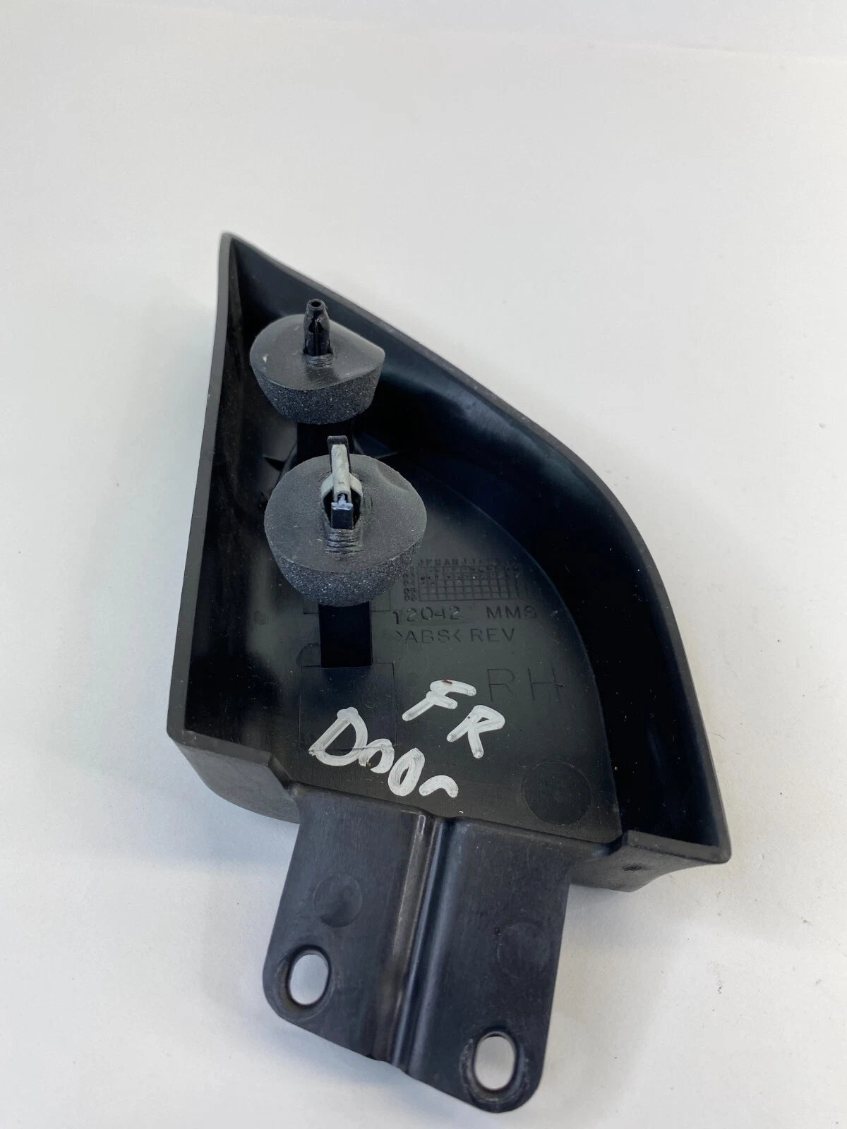 04-06 CADILLAC SRX FRONT RIGHT INTERIOR DOOR MIRROR CORNER COVER TRIM 12042MMS
