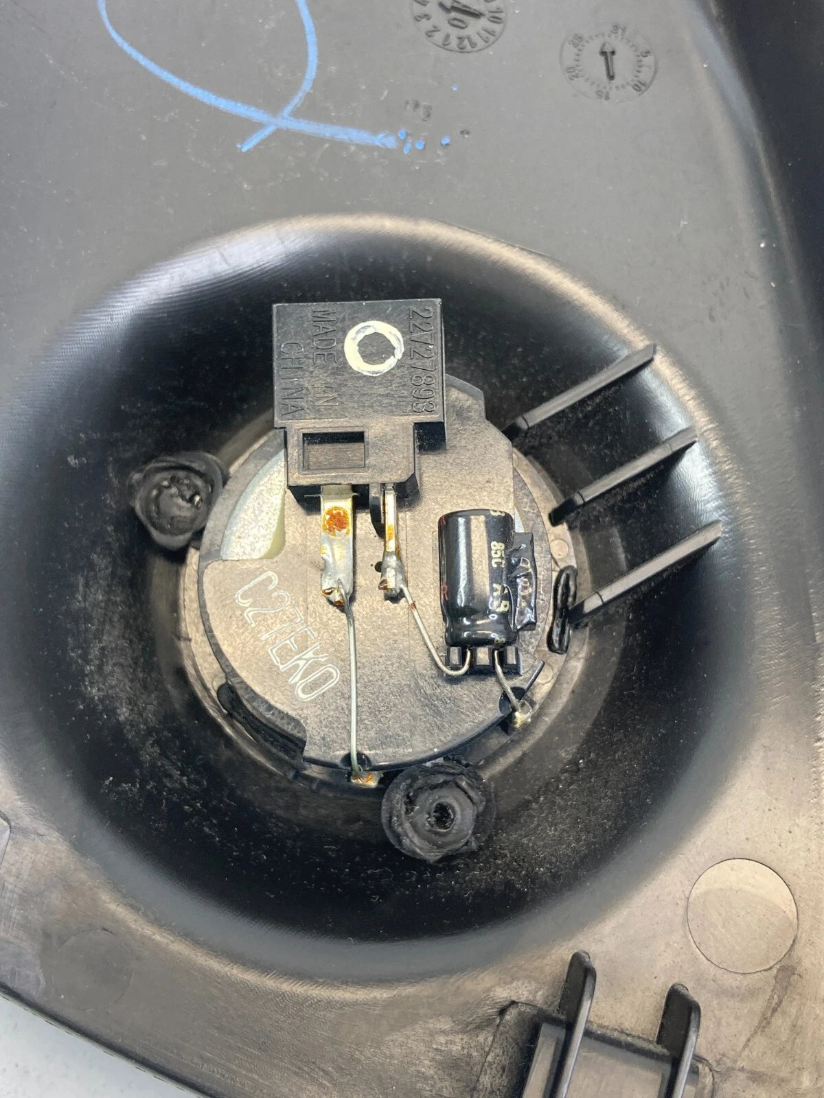 06-09 PONTIAC TORRENT FRONT RIGHT SIDE DOOR SPEAKER W/ MIRROR COVER 15863761 OEM