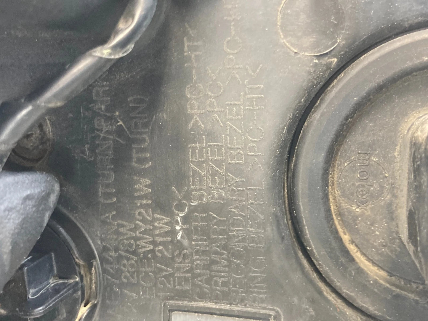 2013-2019 CADILLAC ATS FRONT LEFT DRIVER HEADLIGHT HEADLAMP HALOGEN 23180169