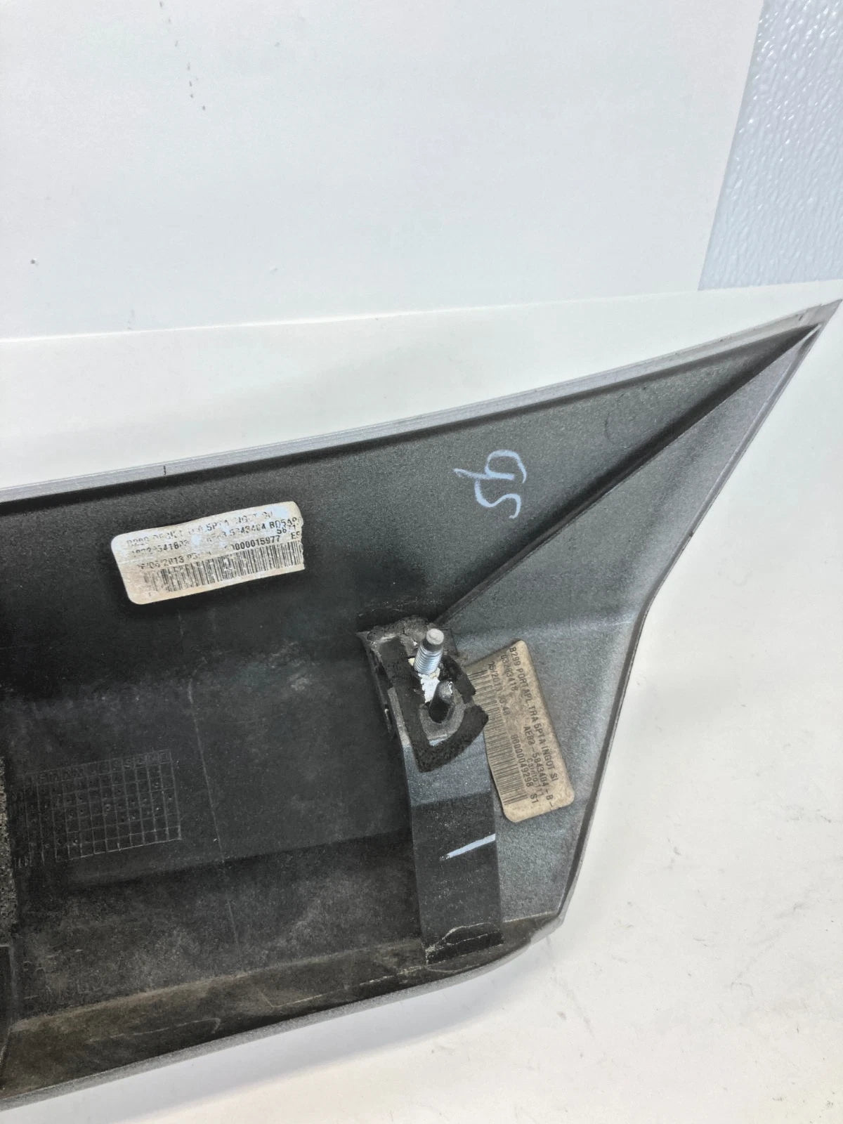 2014-2019 FORD FIESTA HATCHBACK REAR LIFTGATE LATCH HANDLE MOLDING W/ EMBLEM OEM