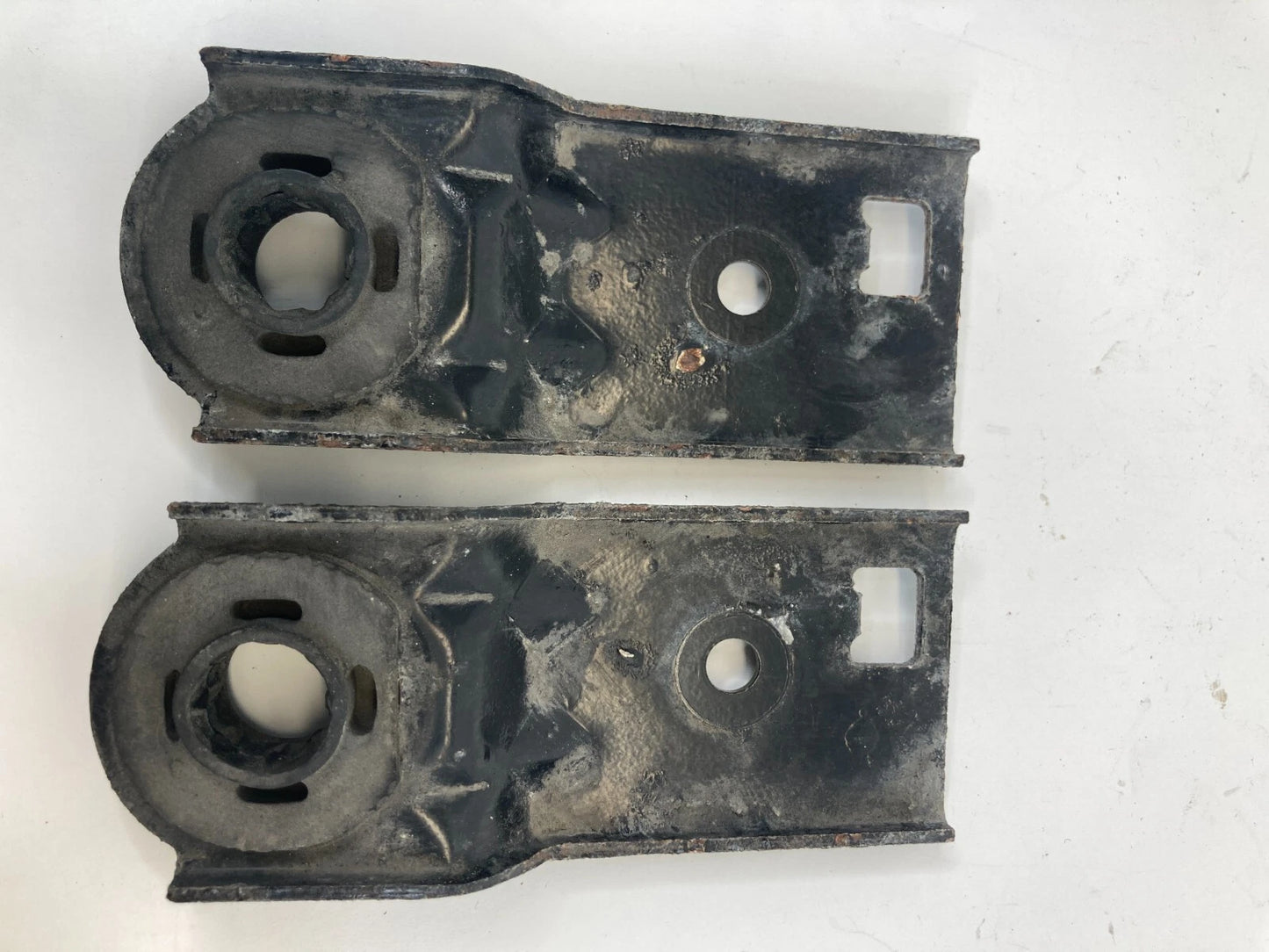 1998-2002 LINCOLN TOWN CAR MOUNT RADIATOR UPPER BRACKET MOUNT PAIR SET OEM