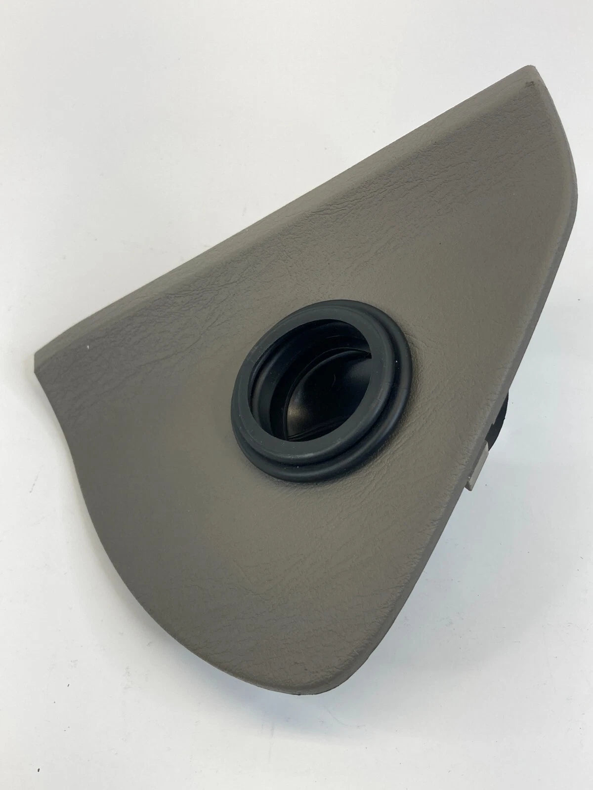 2000-2005 CADILLAC DEVILLE FRONT RIGHT DASH END CAP COVER AIR DUCT 25670945 OEM