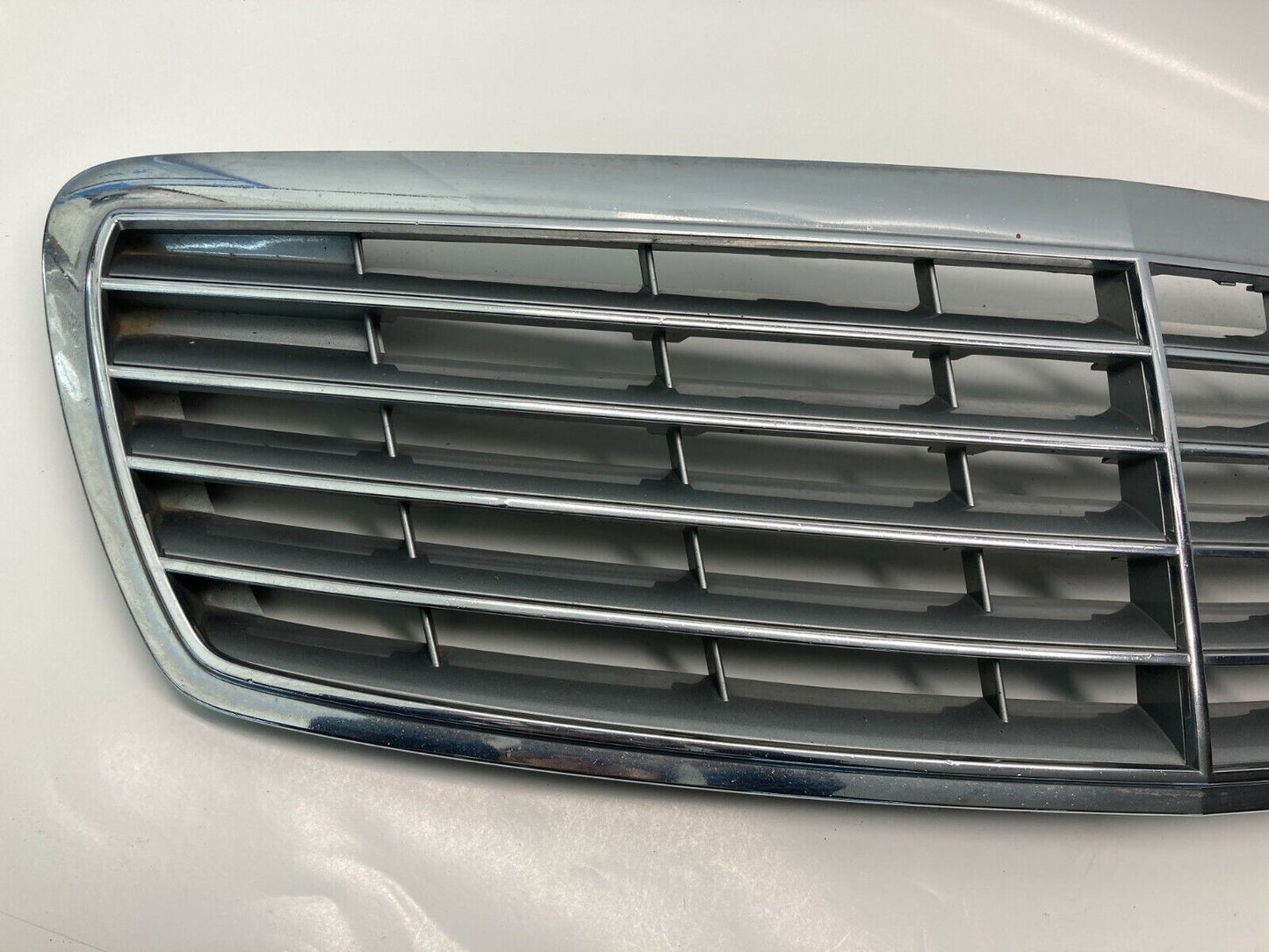 03-06 Mercedes-Benz E320 Front Radiator Upper Grill Grille Chrome 2118800383