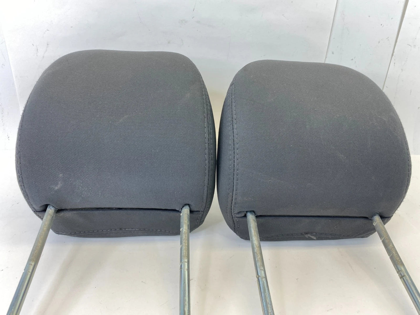 2007-2010 CHRYSLER 300 FRONT RIGHT & LEFT SEAT HEADREST HEAD REST PAIR SET OEM