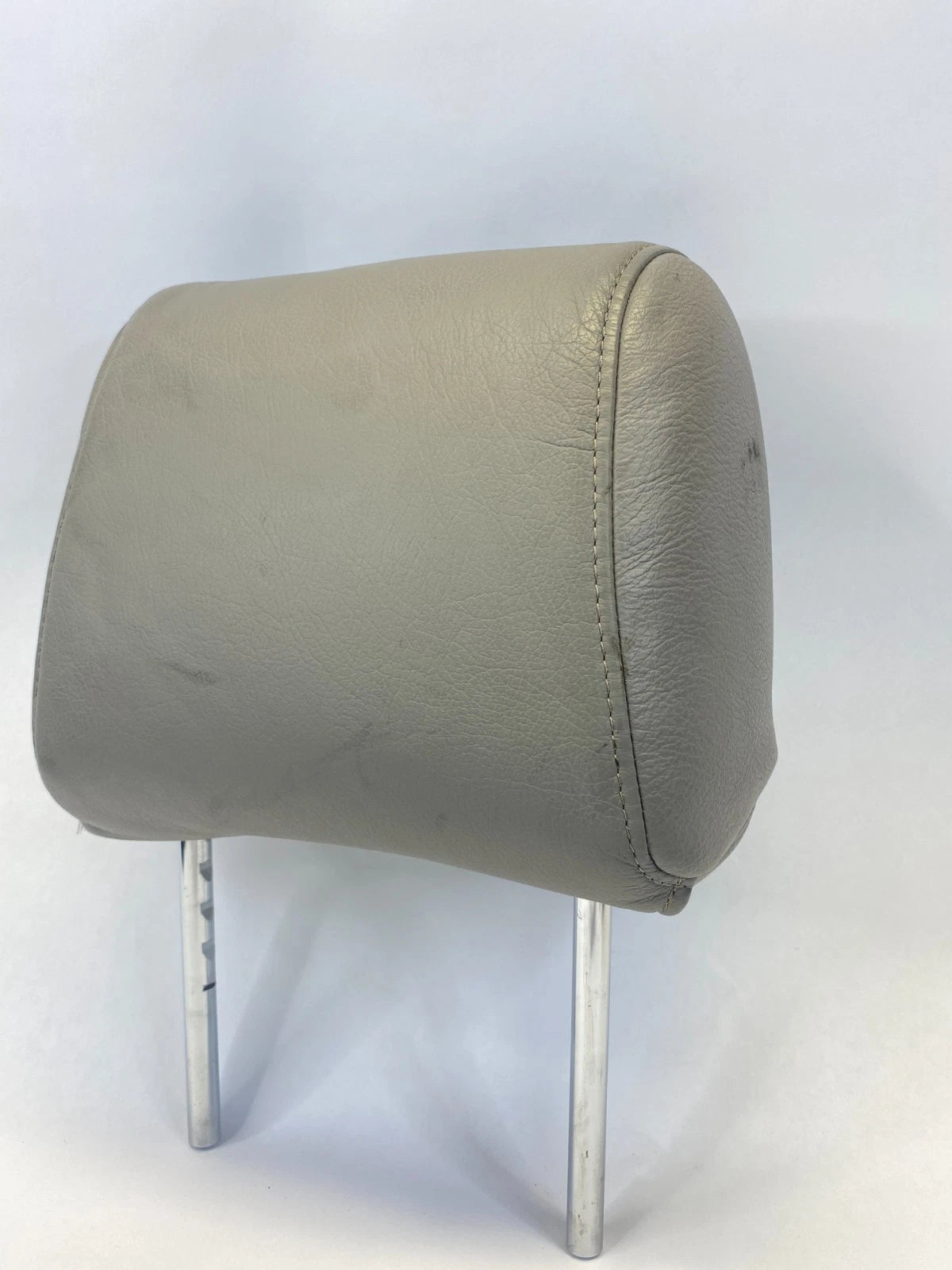 06-10 TOYOTA SIENNA FRONT LEFT RIGHT PASSENGER DRIVER SIDE HEADREST LEATHER OEM