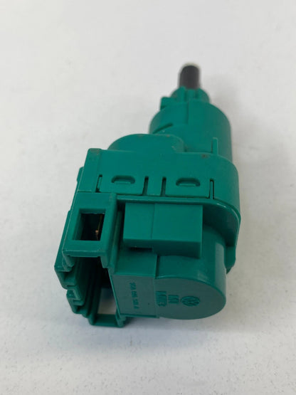 1998-2001 VOLKSWAGEN NEW BEETLE BRAKE LIGHT STOP SWITCH 1C0945511A OEM