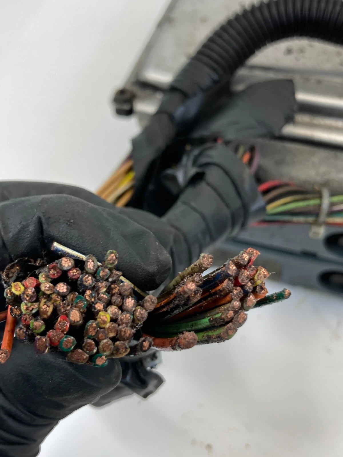 2004 CADILLAC ESCALADE 5.7L ENGINE COMPUTER CONTROL MODULE ECM PCM 12586242 OEM