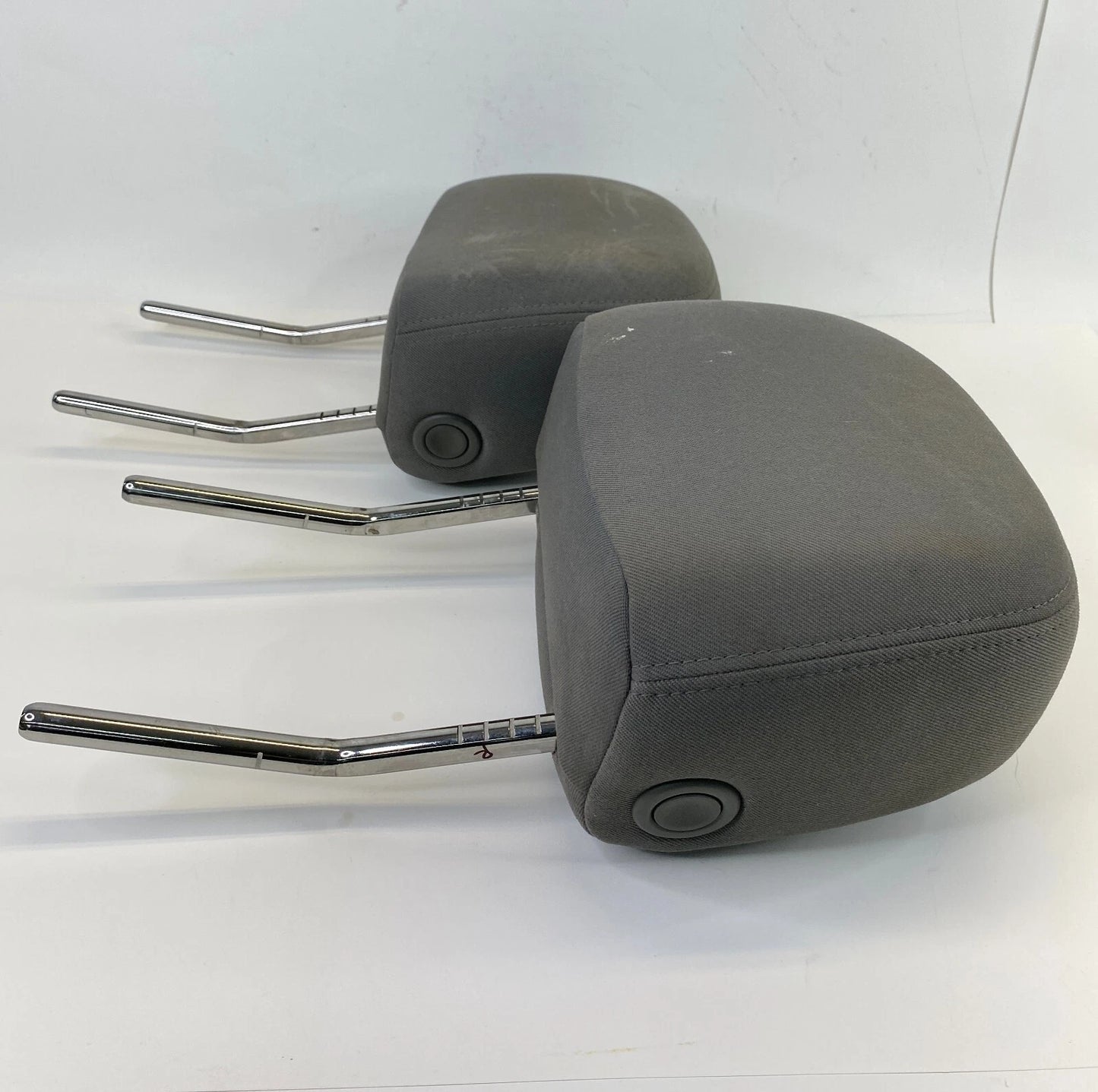 13-15 CHEVROLET MALIBU FRONT RIGHT & LEFT SEAT HEADREST HEAD REST PAIR SET OEM