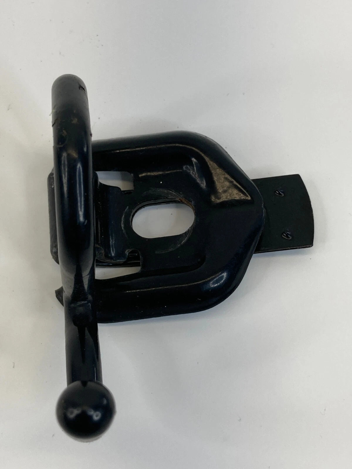 03 04 05 06 CHEVROLET AVALANCHE 1500 RIGHT BED CARGO HOOK STRAP TIE DOWN OEM