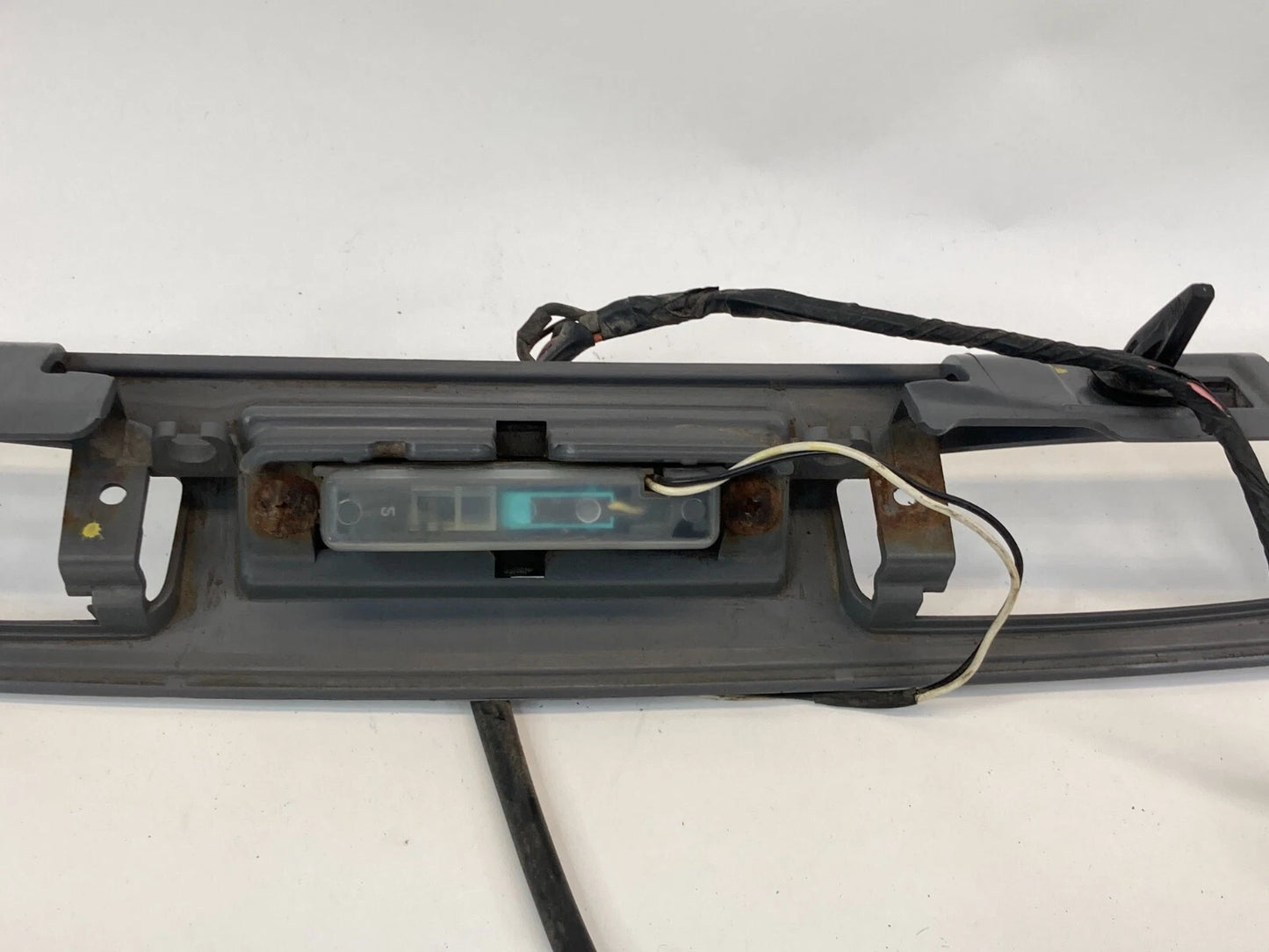 11-14 HYUNDAI SONATA REAR TRUNK HATCH HANDLE MOLDING W/ LICENSE LIGHT 97510-3S00