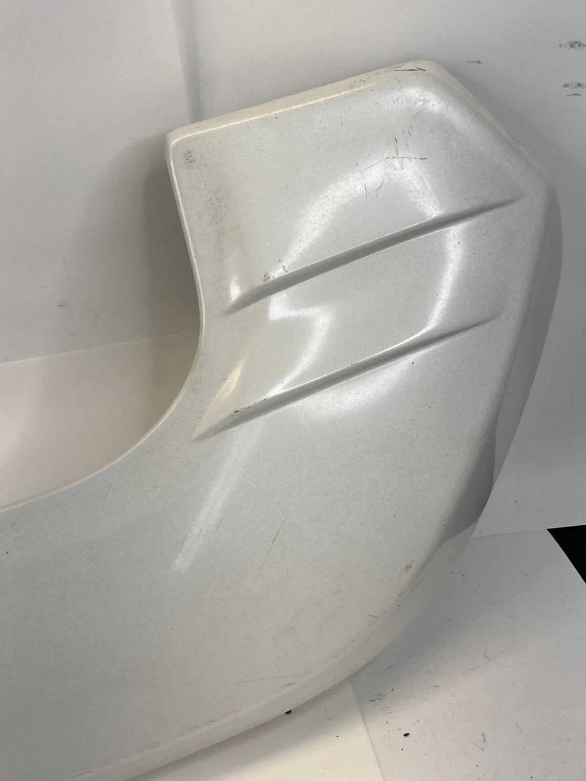 2001-2005 TOYOTA RAV4 REAR UPPER LIFTGATE TAILGATE HATCH SPOILER WING WHITE