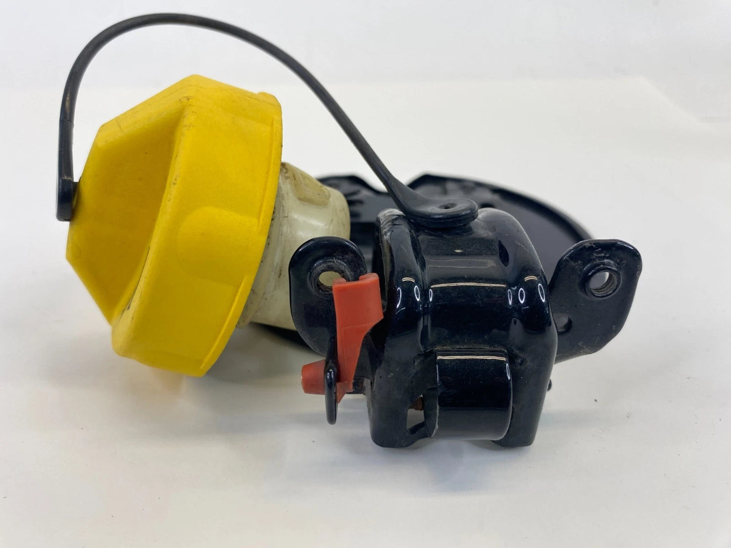 2008-2016 Town & Country Fuel Filler Door Gas Lid Cover Assy 05116393AA OEM