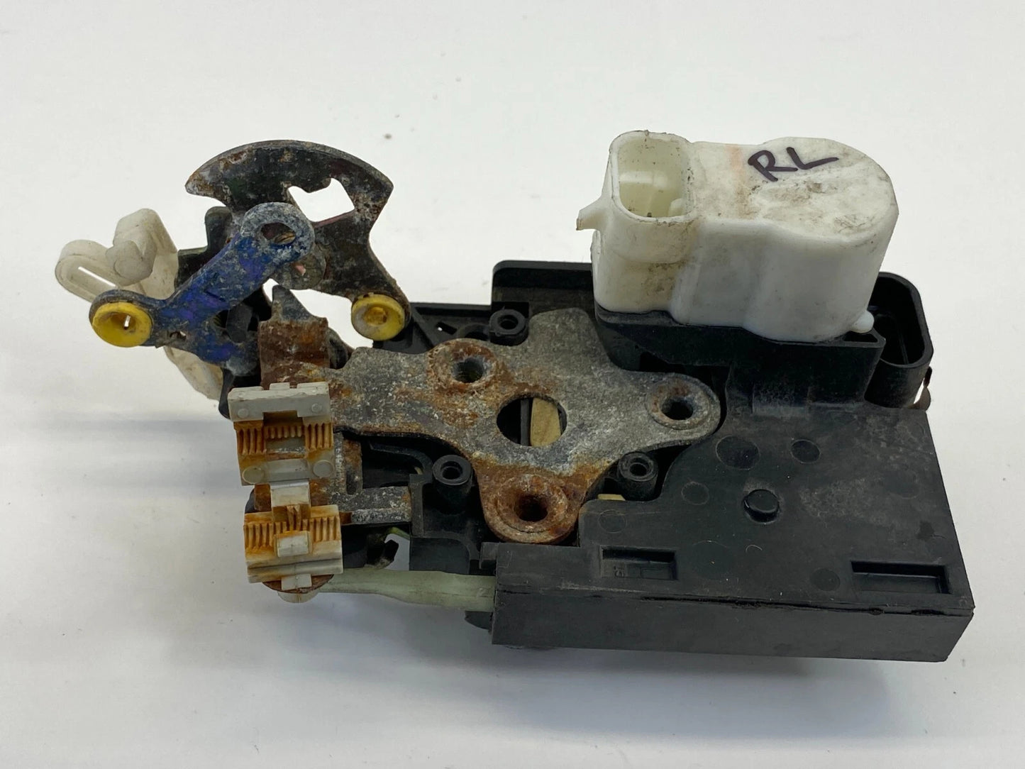 2000-2005 CADILLAC DEVILLE SEDAN REAR LEFT SIDE DOOR LOCK LATCH 16637781