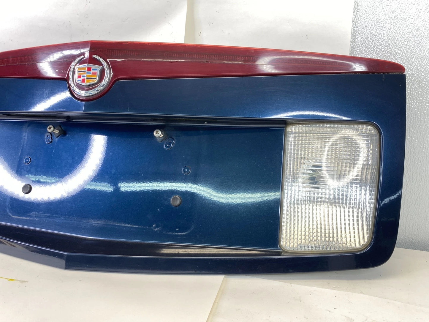 2003-2007 CADILLAC CTS TRUNK PANEL LID TAIL PLATE BEZEL W/ THIRD BRAKE LIGHT OEM