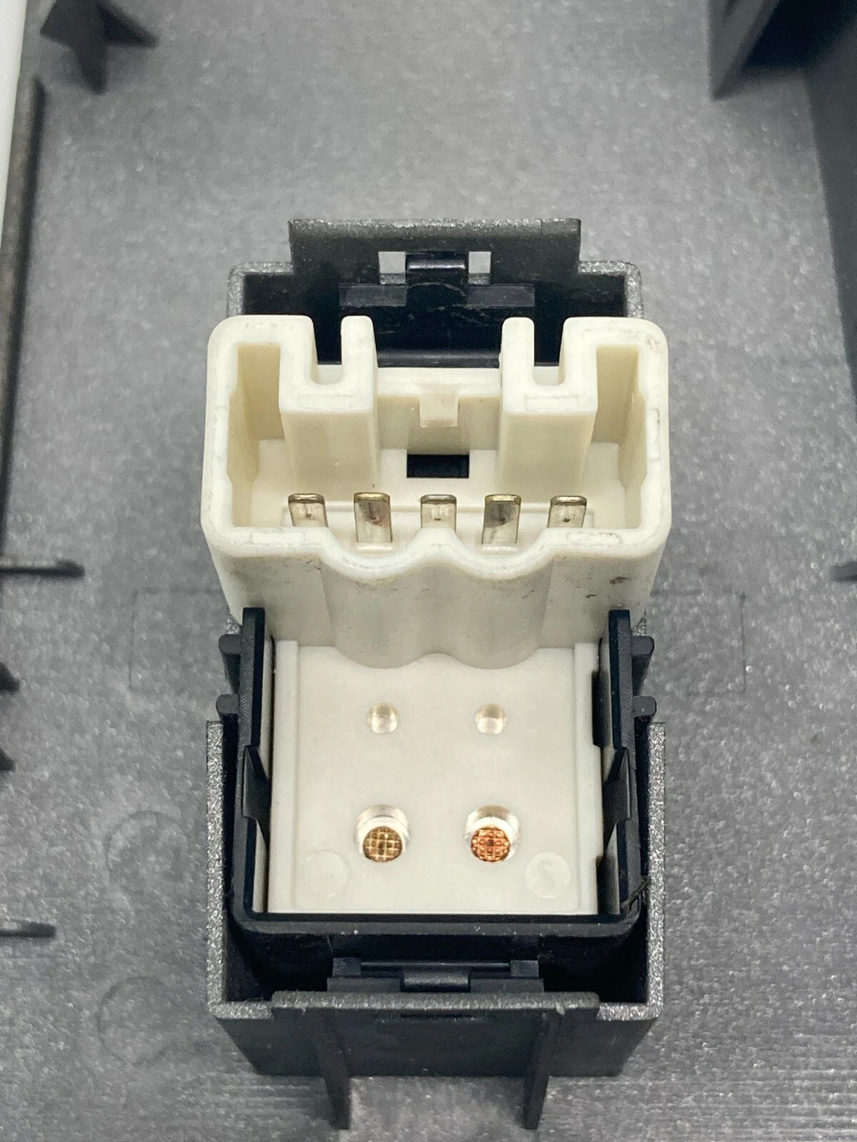 04-09 TOYOTA PRIUS REAR RIGHT DOOR WINDOW CONTROL SWITCH W/ BEZEL OEM 7427147050