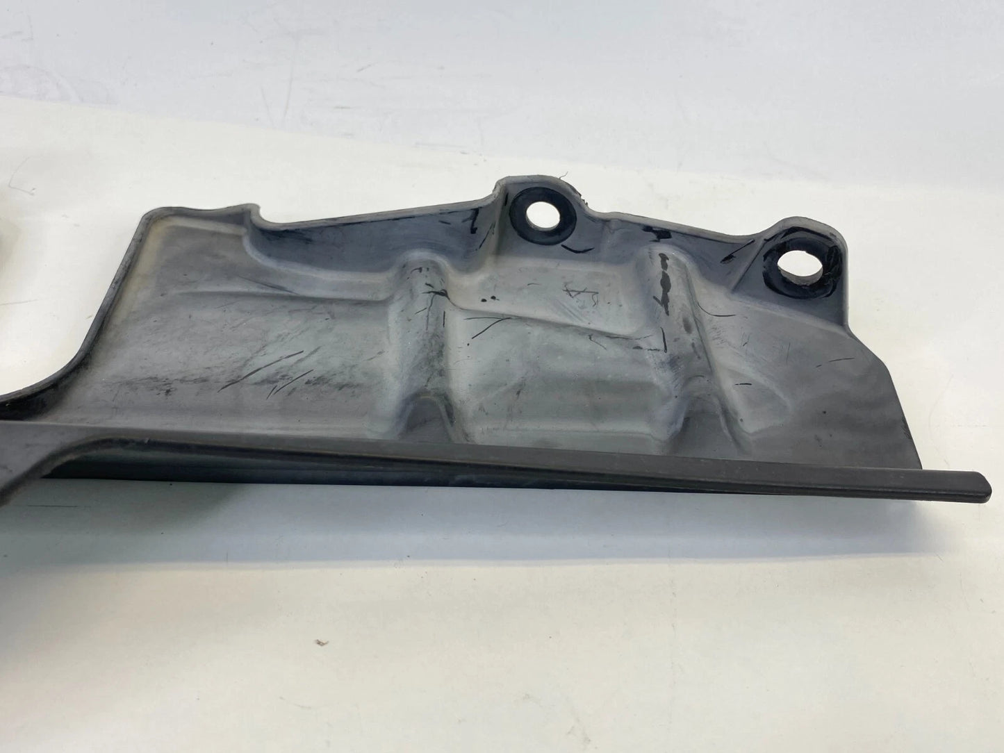 06-08 HONDA RIDGELINE FRONT LEFT AIR DEFLECTOR GUIDE BRACKET PLATE 71114-SJC OEM