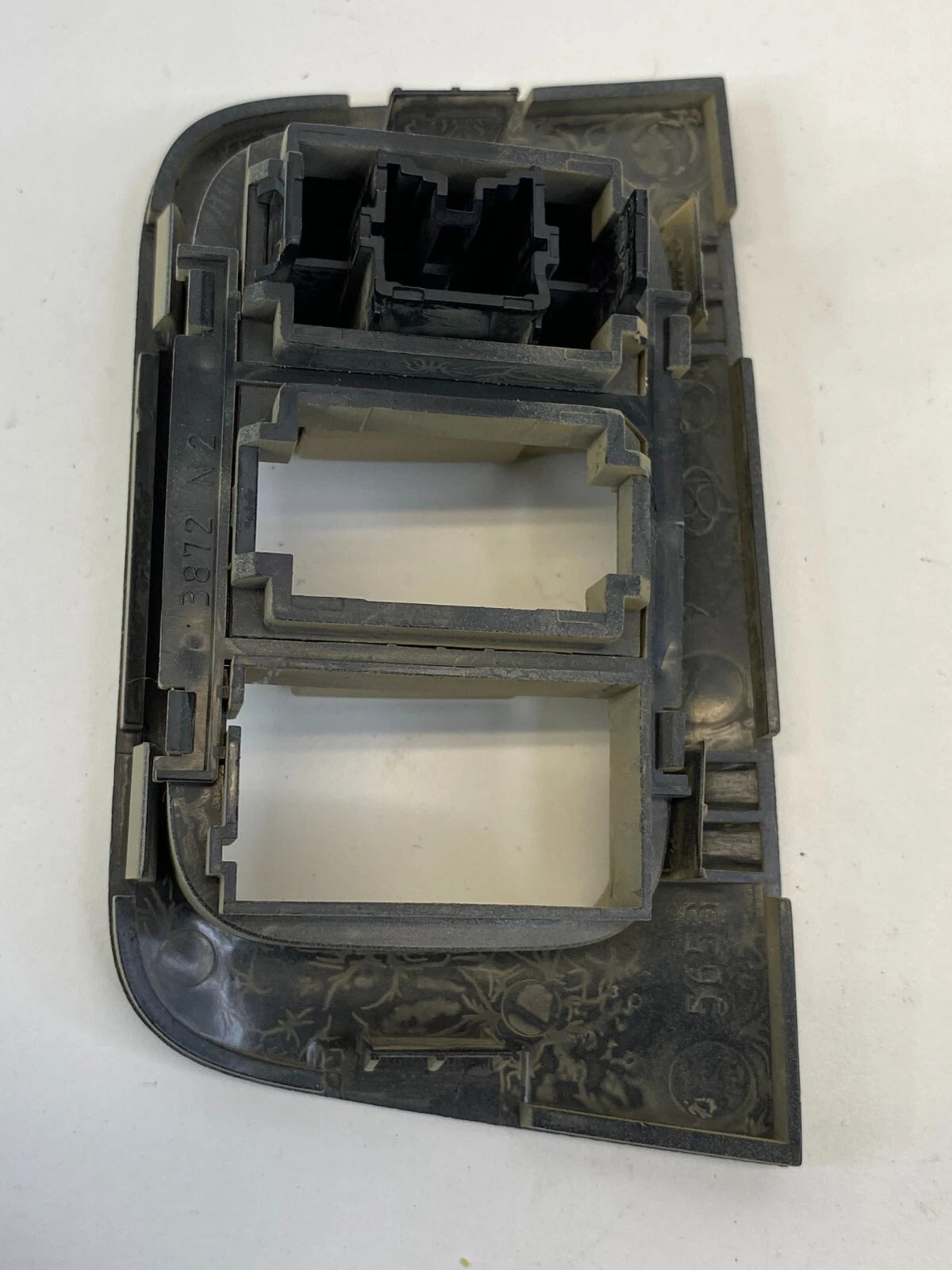 2007-2011 HYUNDAI SONATA SEDAN 4DR 2.4L DASH DIMMER TRACTION SWITCH COVER BEZEL