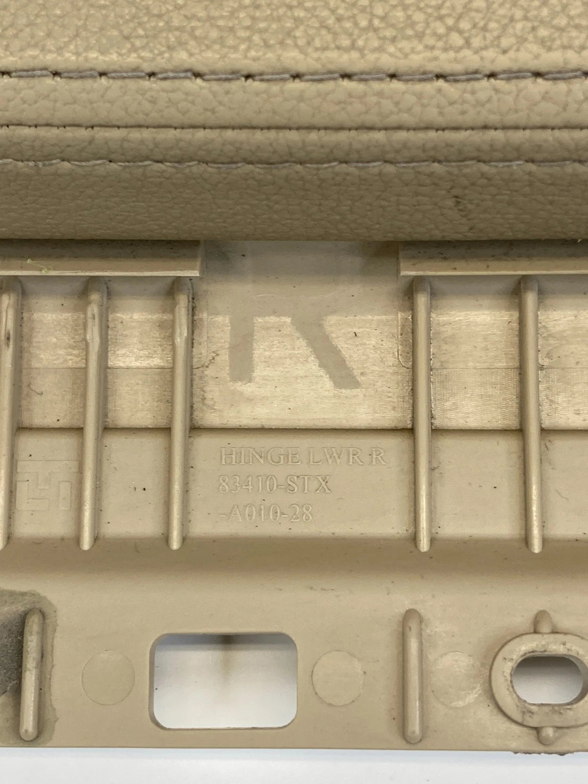 2007-2013 ACURA MDX CENTER CONSOLE LID ARMREST RIGHT SIDE 83410-STX-A010-28 OEM