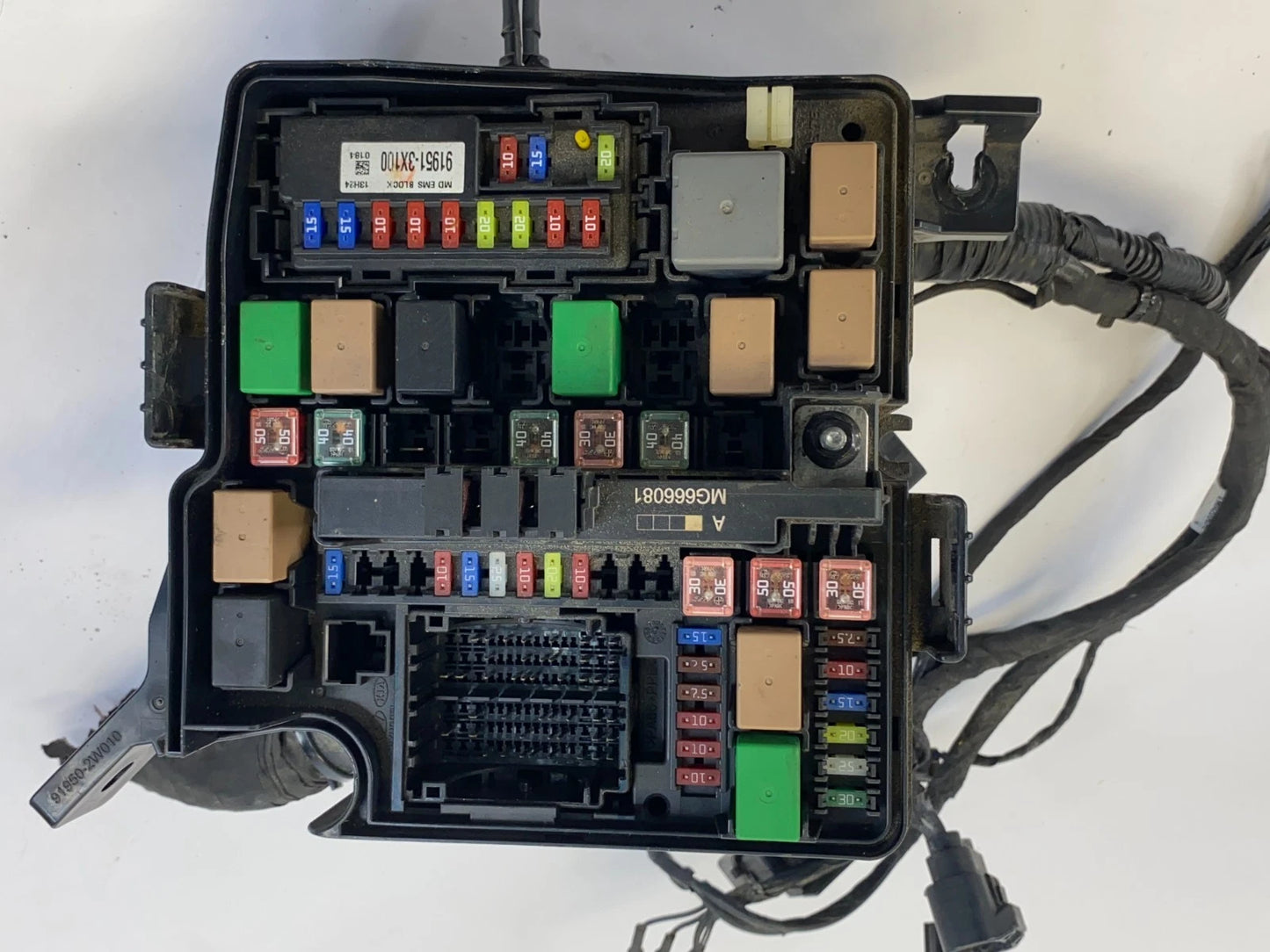 2014 2015 KIA SORENTO 3.3L ENGINE FUSE BOX RELAY JUNCTION MODULE OEM 91950-2W010