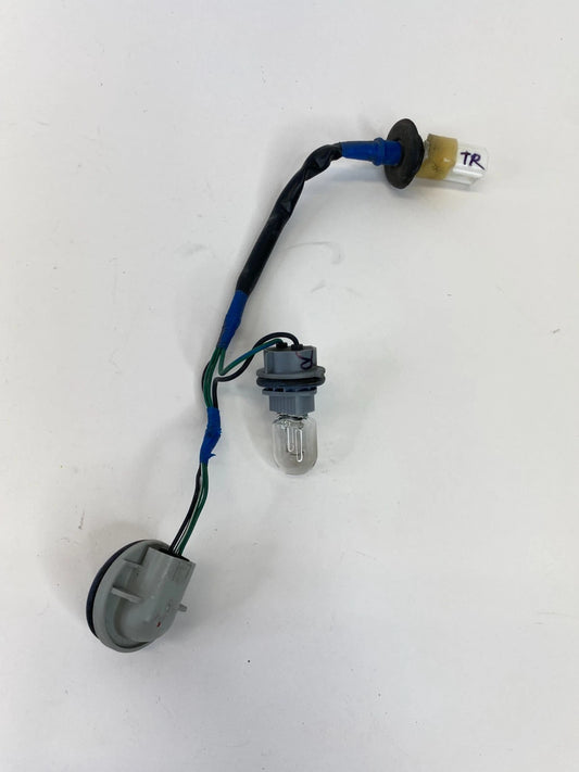 18 19 MITSUBISHI OUTLANDER SPORT SOCKET & WIRE HARNESS OUTER RH TAIL LIGHT OEM