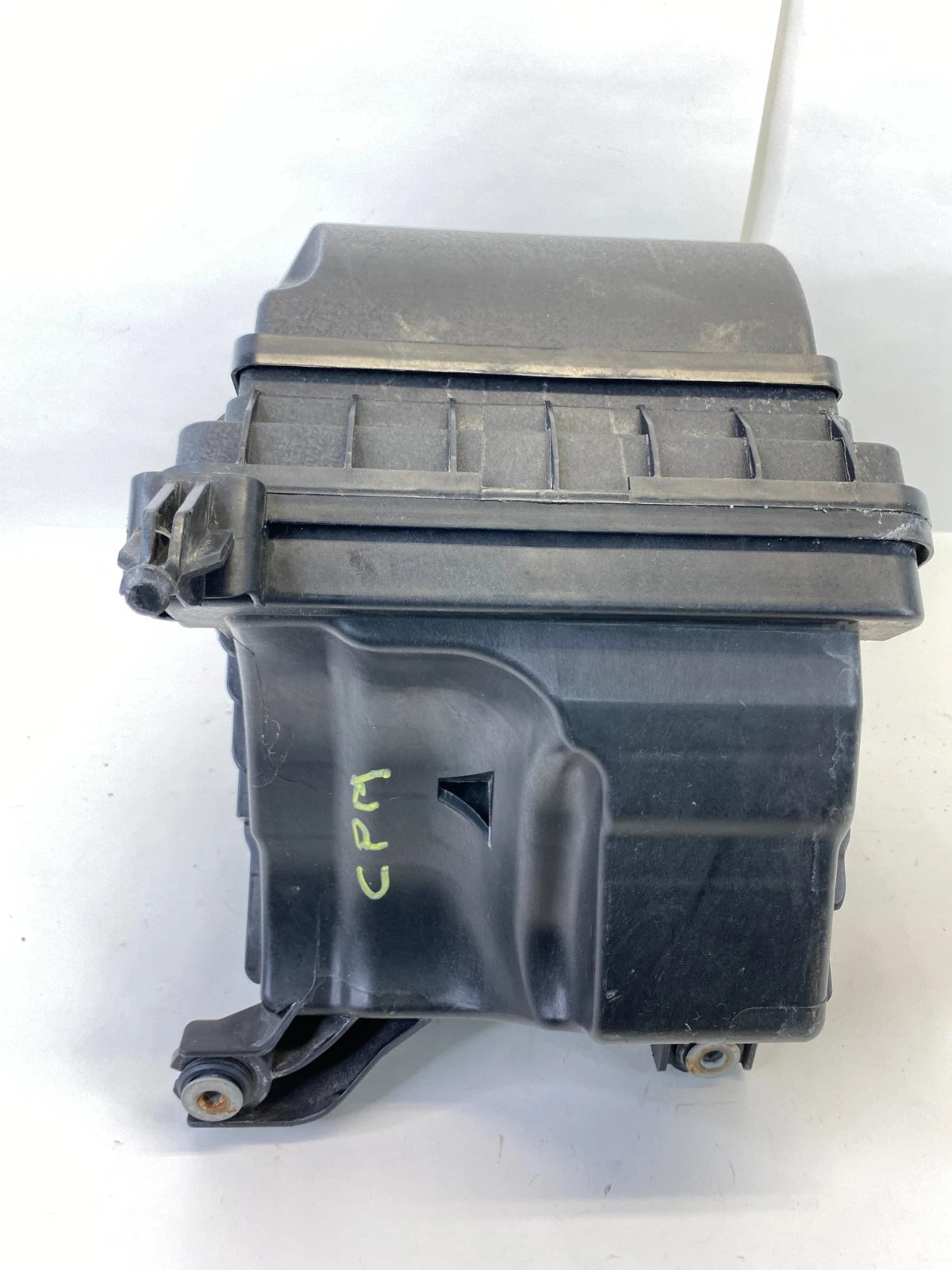 16-18 Kia Sorento 2.4L L4 AIR INTAKE CLEANER FILTER HOUSING BOX 28100-C6100 OEM