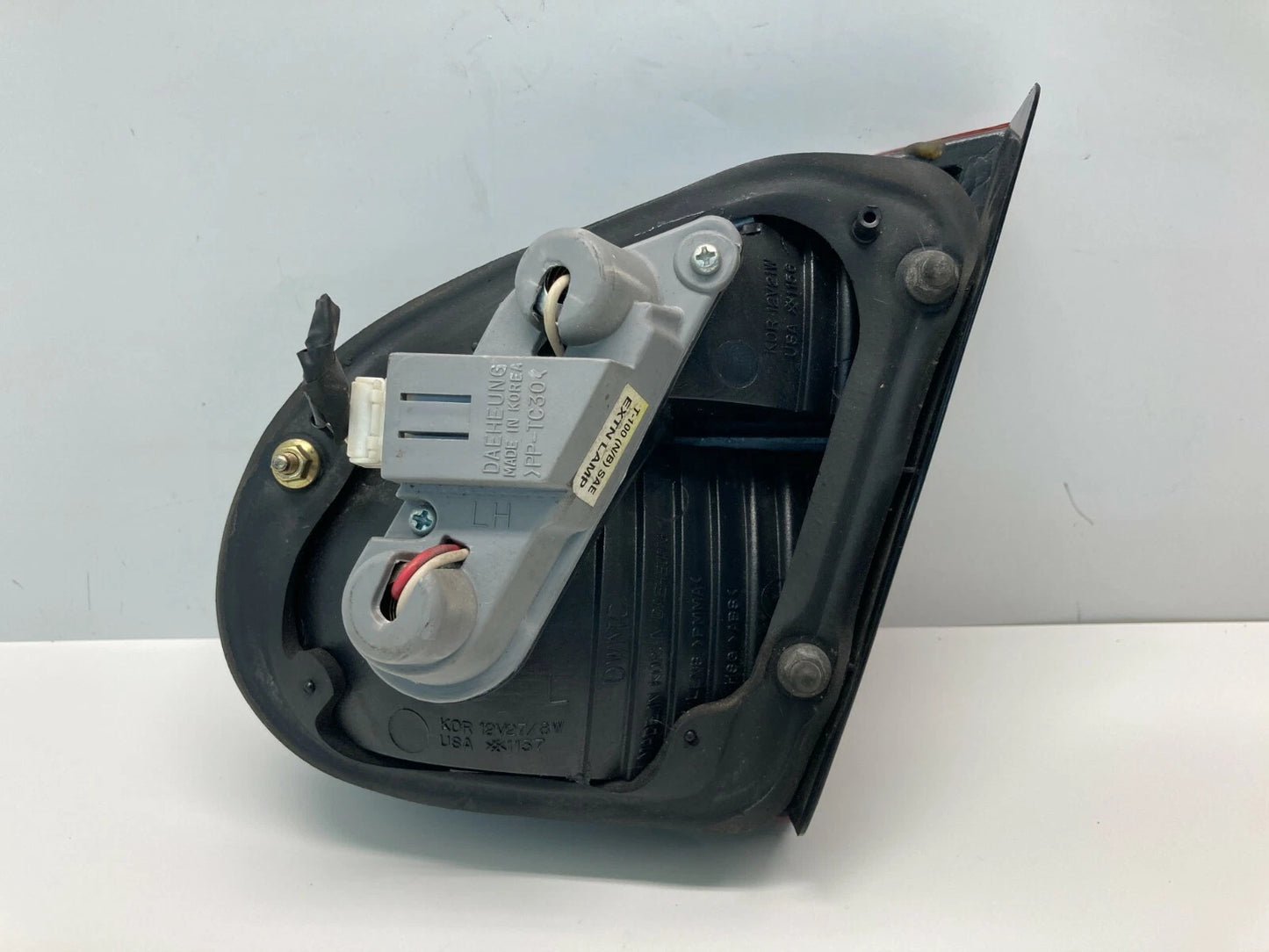 1999 2000 DAEWOO LANOS SEDAN LEFT DRIVER TAIL LIGHT INNER TAILLIGHT LAMP OEM