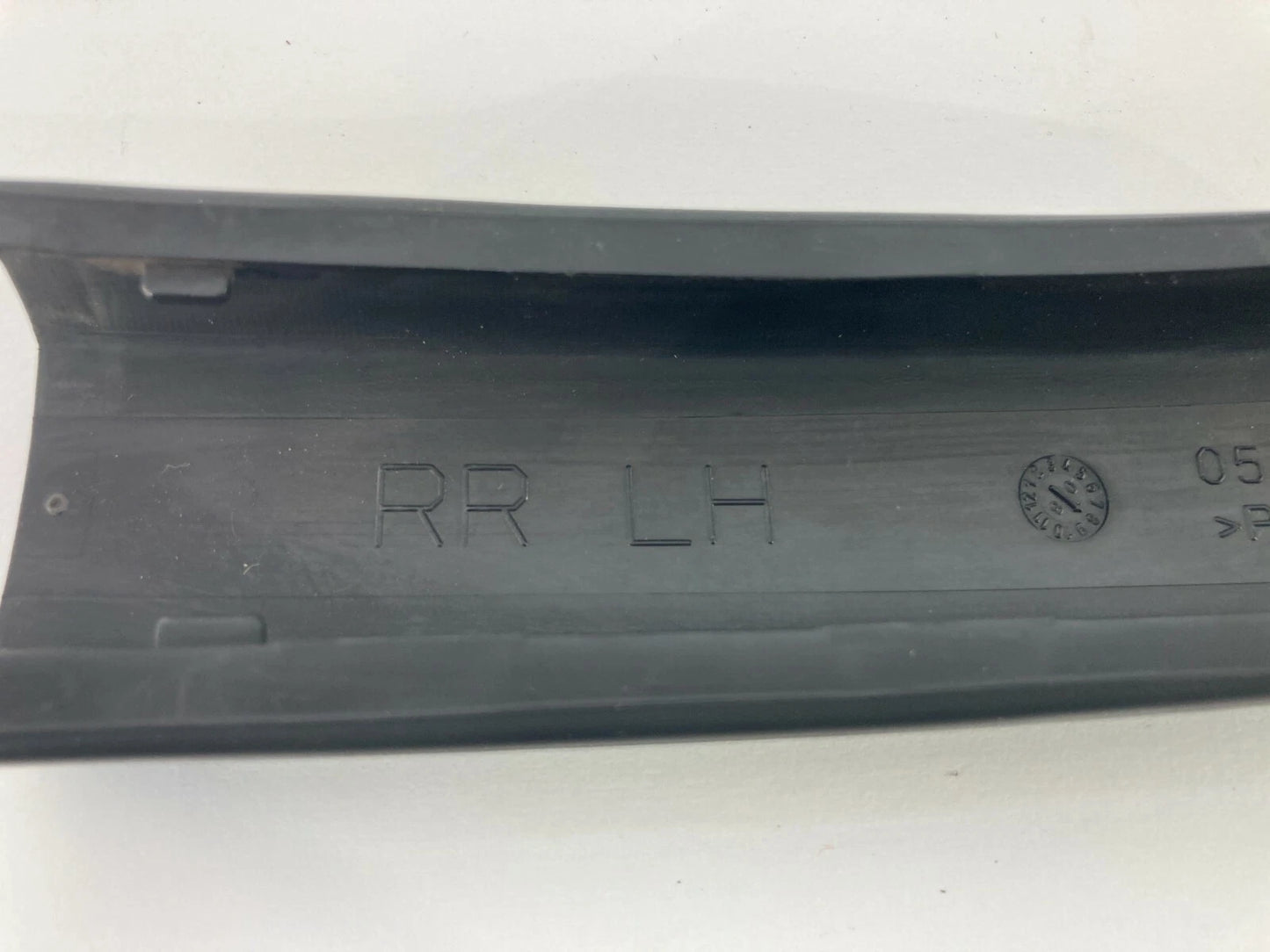 09-14 VW VOLKSWAGEN ROUTAN REAR LEFT ROOF RACK RAIL END CAP COVER ASSEMBLY RR LH