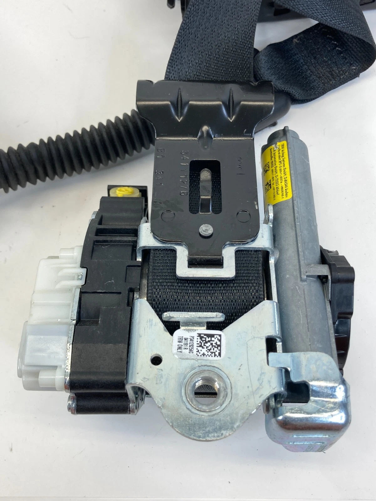 16-19 FORD EXPLORER INTERCEPTOR UTILITY FRONT RIGHT SEAT BELT RETRACTOR OEM