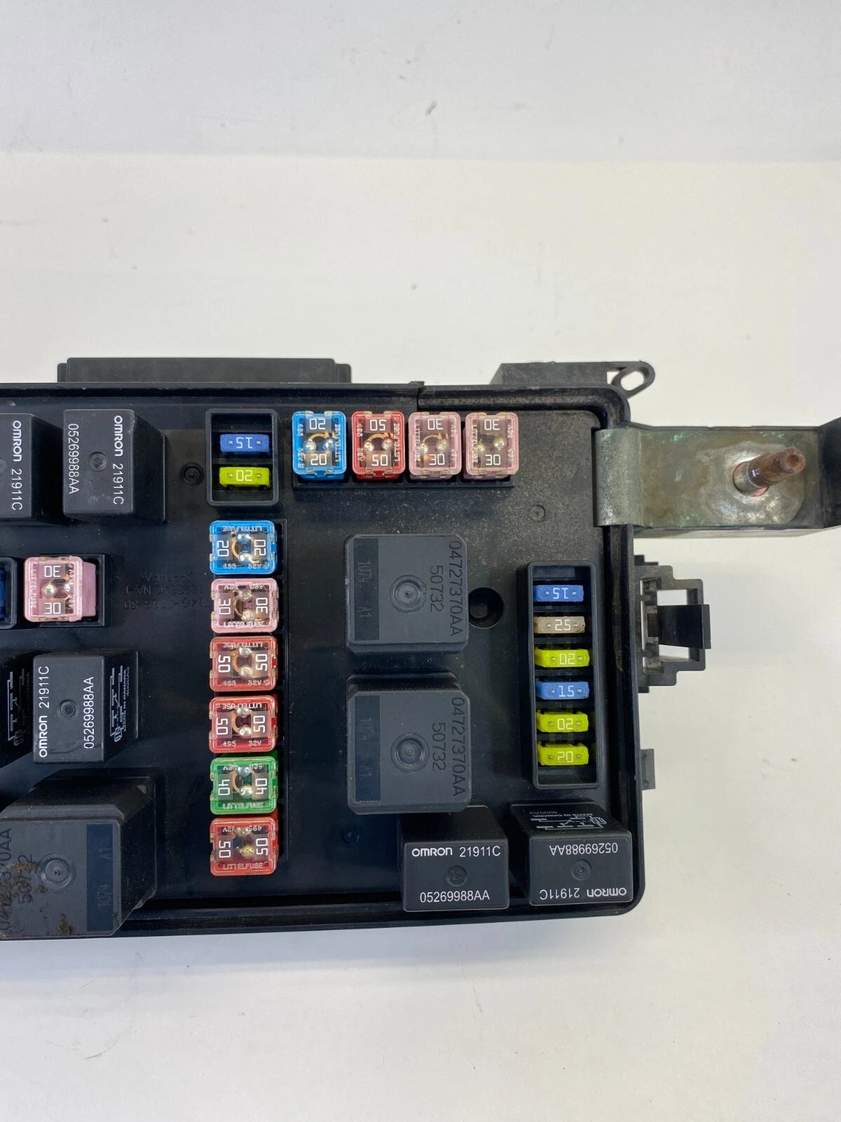 2005 DODGE MAGNUM 3.5L FUSE BOX RELAY BOX COMPARTMENT W/ CAP 7140-1914-30 OEM