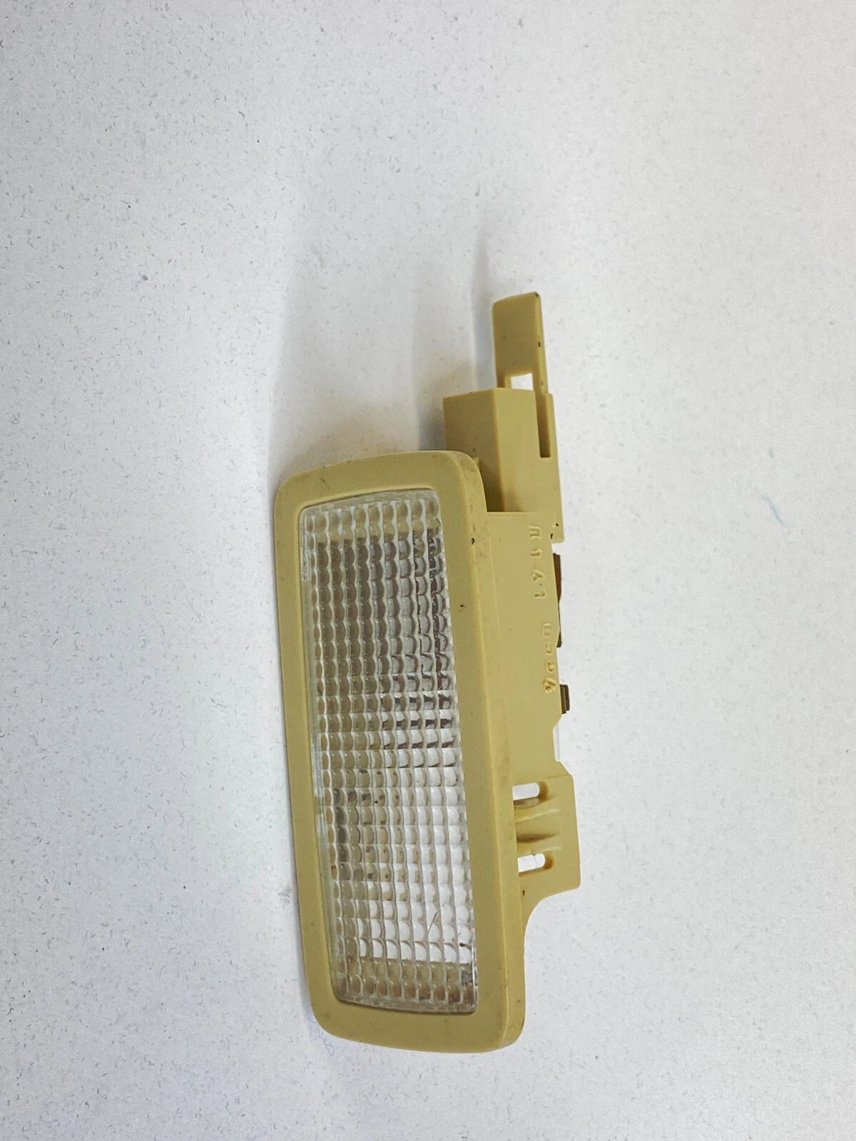 2003-2010 VOLKSWAGEN BEETLE CONVERTIBLE FRONT OVERHEAD INTERIOR MAP LIGHT LAMP