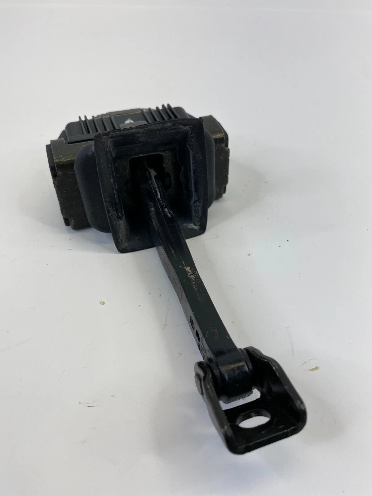 2004-2007 BMW 530I 525I REAR LEFT SIDE DOOR CHECK STOPPER DETENT STRAP OEM